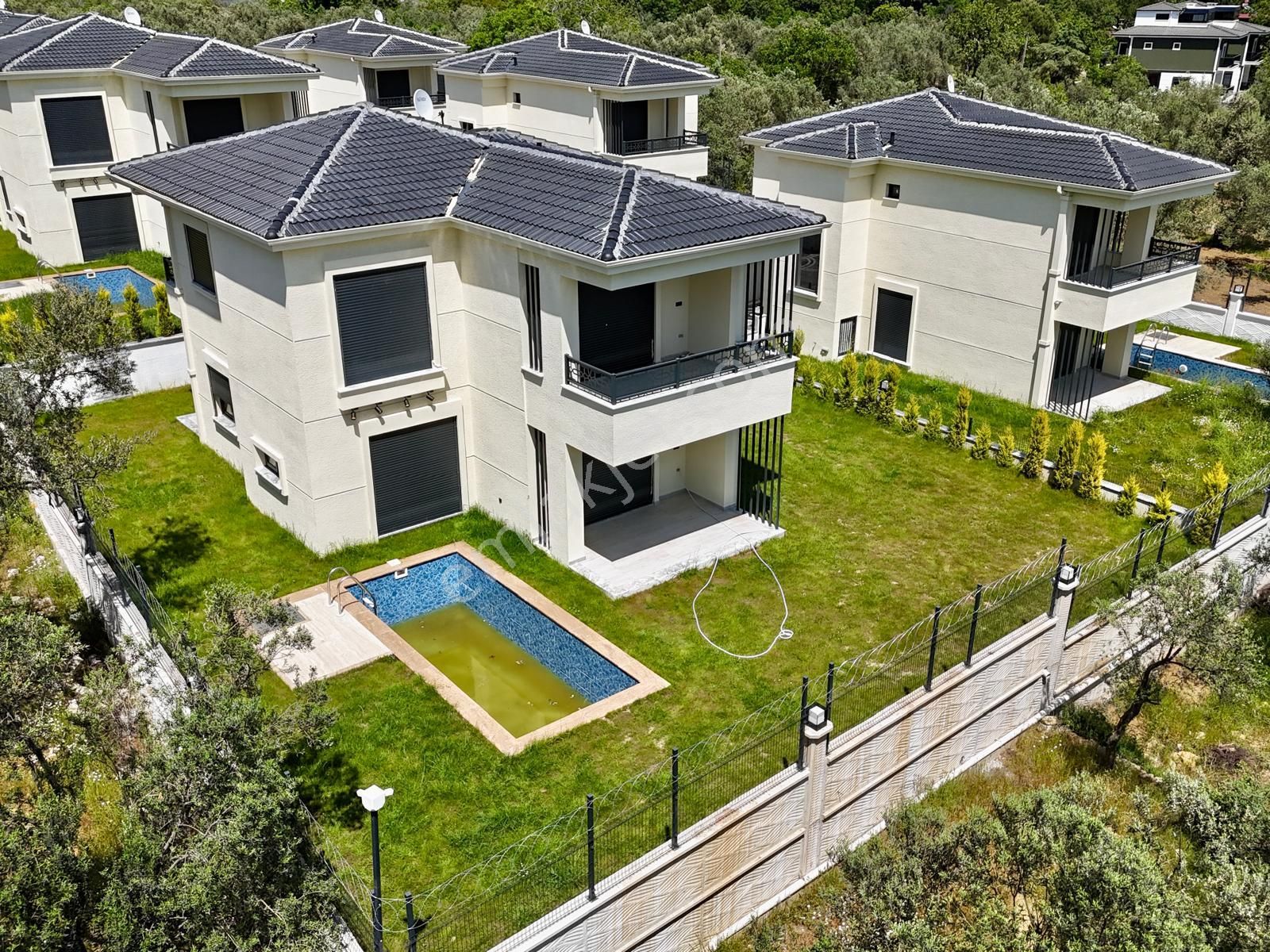 Akçay Aras Emlaktan Gürede 450 M² Havuzlu Müstakil Villa