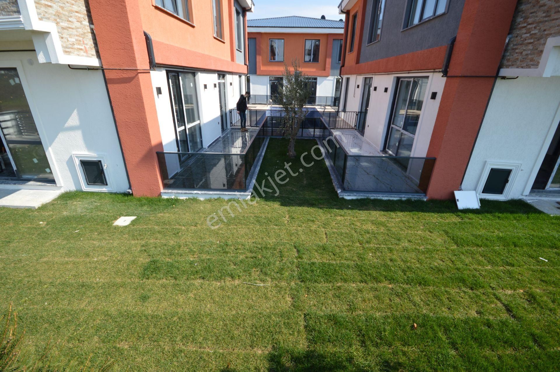 Sakarya Karasu'da Site İçi Havuzlu Ultra Lüks 4+1 Modern Villa - Görsel 8