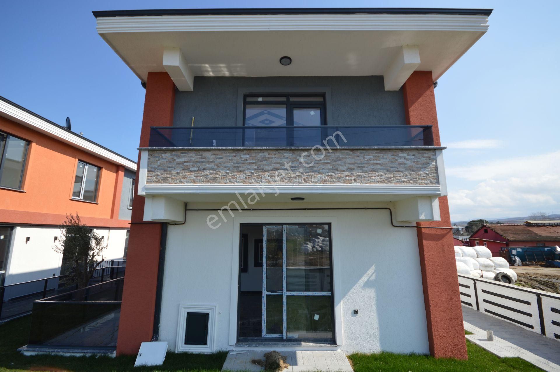 Sakarya Karasu'da Site İçi Havuzlu Ultra Lüks 4+1 Modern Villa - Görsel 3