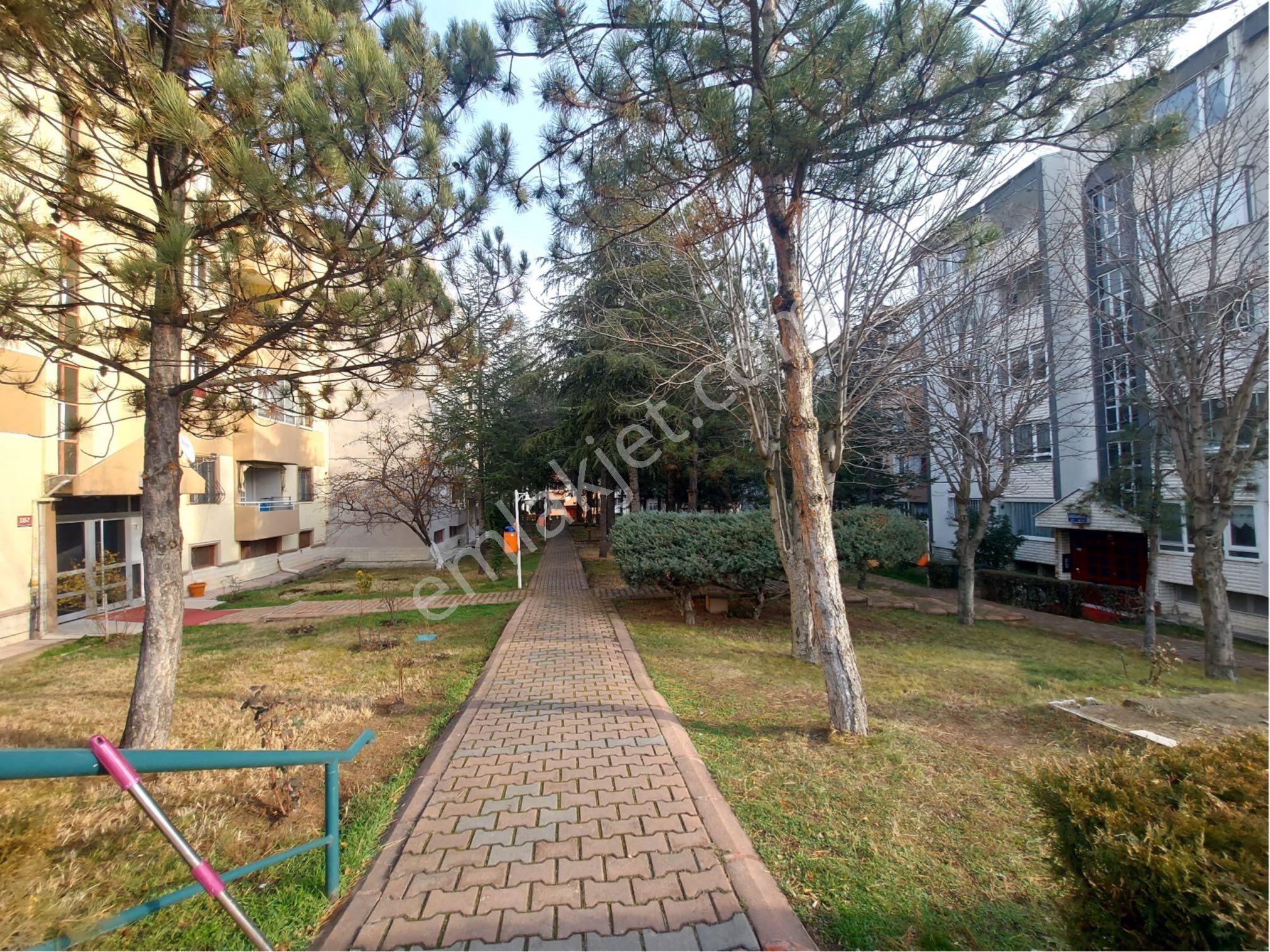 'eryaman Efor''dan Okul Yanı Katta Yapılı 1+1 Kiralık Daire