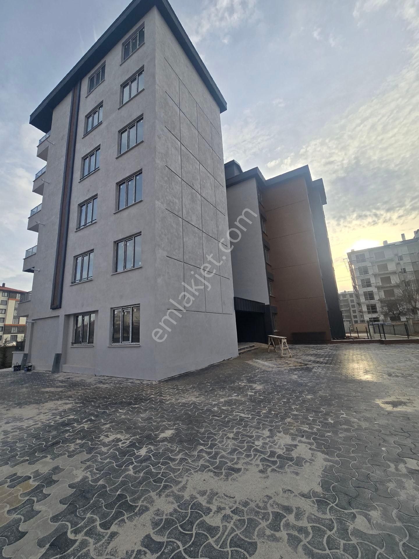 Kumköprü Mh Sıfır Son Kat Lüx Evebeyn Banyolu Kızartma Bölümlü Kilerli 4+1 Dairemiz Satılık