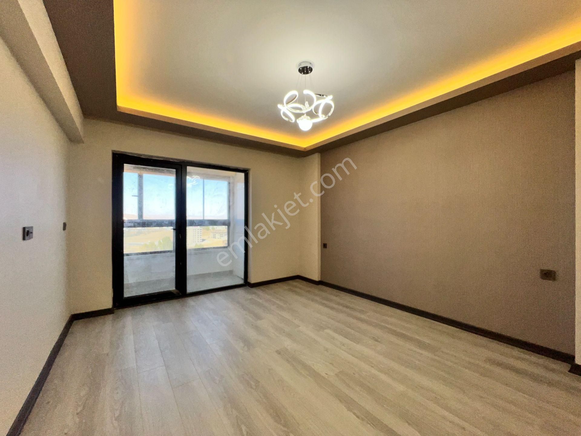 Ufuk Kılıç Emlak'tan Modern Şık Tasarımıyla Lüks Site İçerisinde 4+1 Daire - Görsel 23