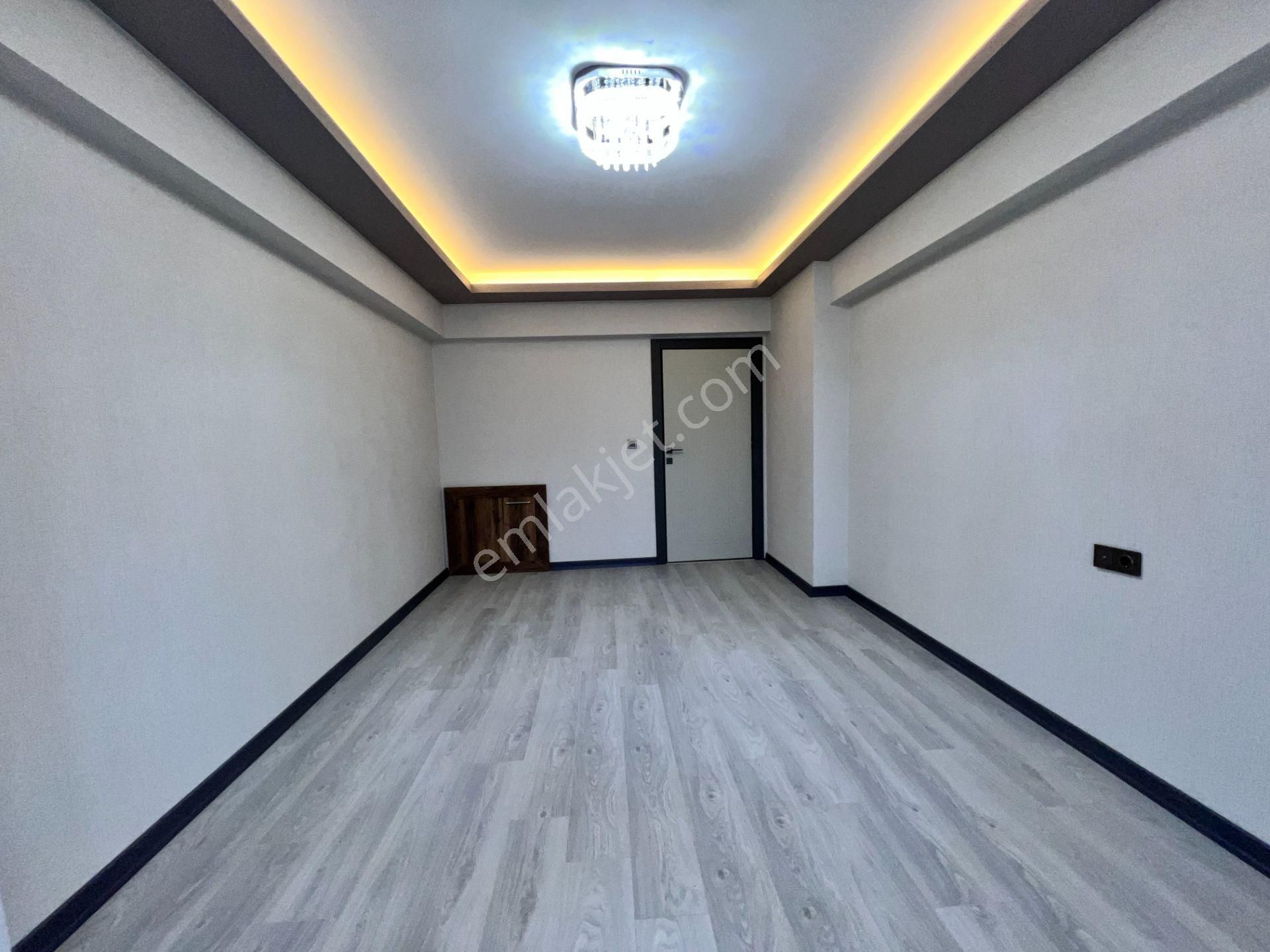 Ufuk Kılıç Emlak'tan Modern Şık Tasarımıyla Lüks Site İçerisinde 4+1 Daire - Görsel 12