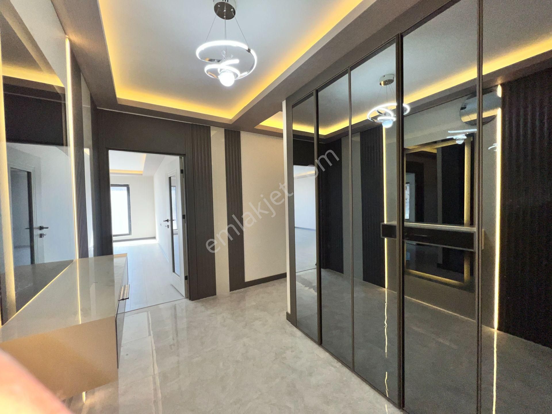 Ufuk Kılıç Emlak'tan Modern Şık Tasarımıyla Lüks Site İçerisinde 4+1 Daire - Görsel 28