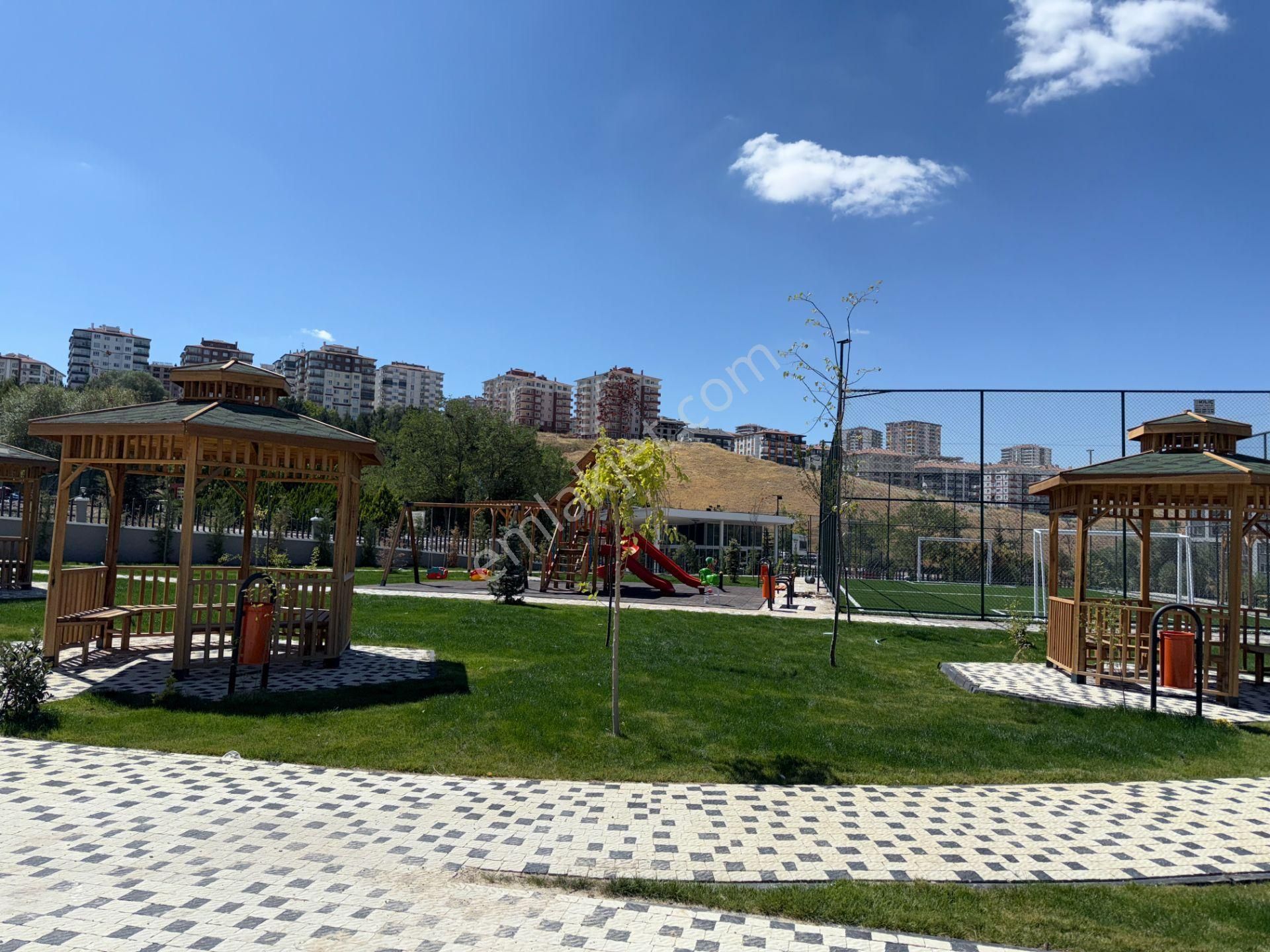 Ufuk Kılıç Emlak'tan Modern Şık Tasarımıyla Lüks Site İçerisinde 4+1 Daire - Görsel 34