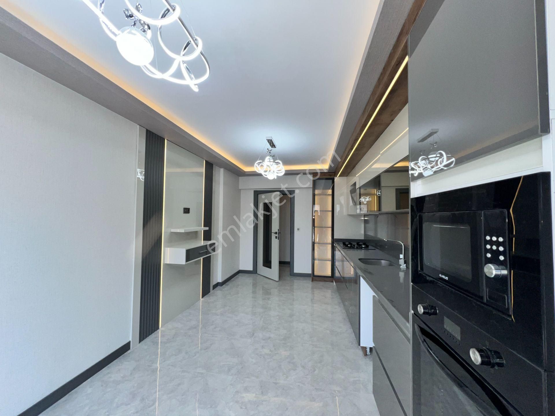 Ufuk Kılıç Emlak'tan Modern Şık Tasarımıyla Lüks Site İçerisinde 4+1 Daire - Görsel 4