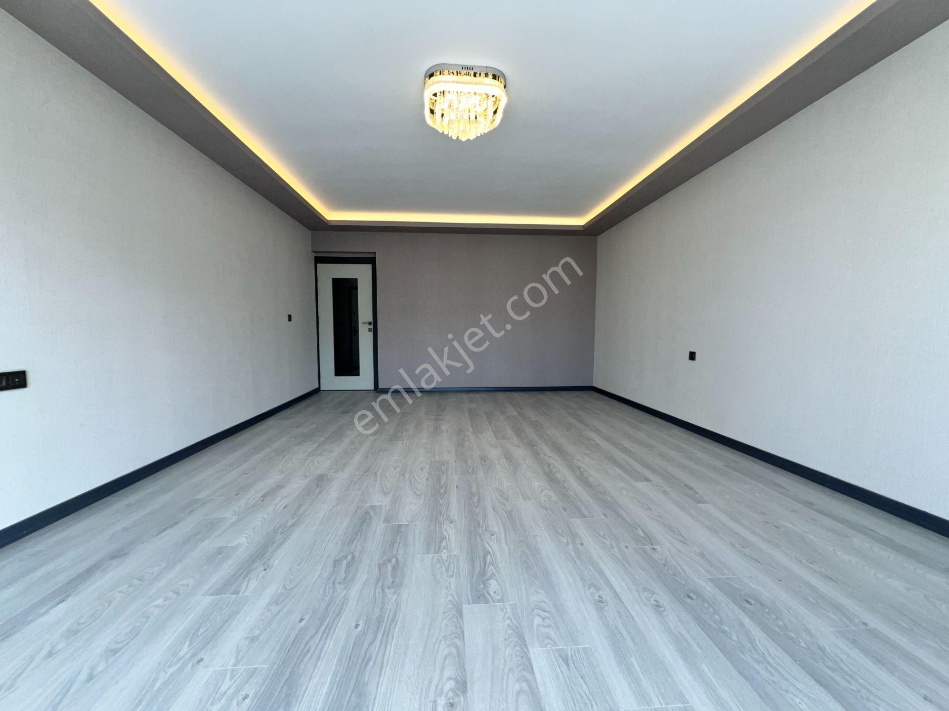 Ufuk Kılıç Emlak'tan Modern Şık Tasarımıyla Lüks Site İçerisinde 4+1 Daire - Görsel 8