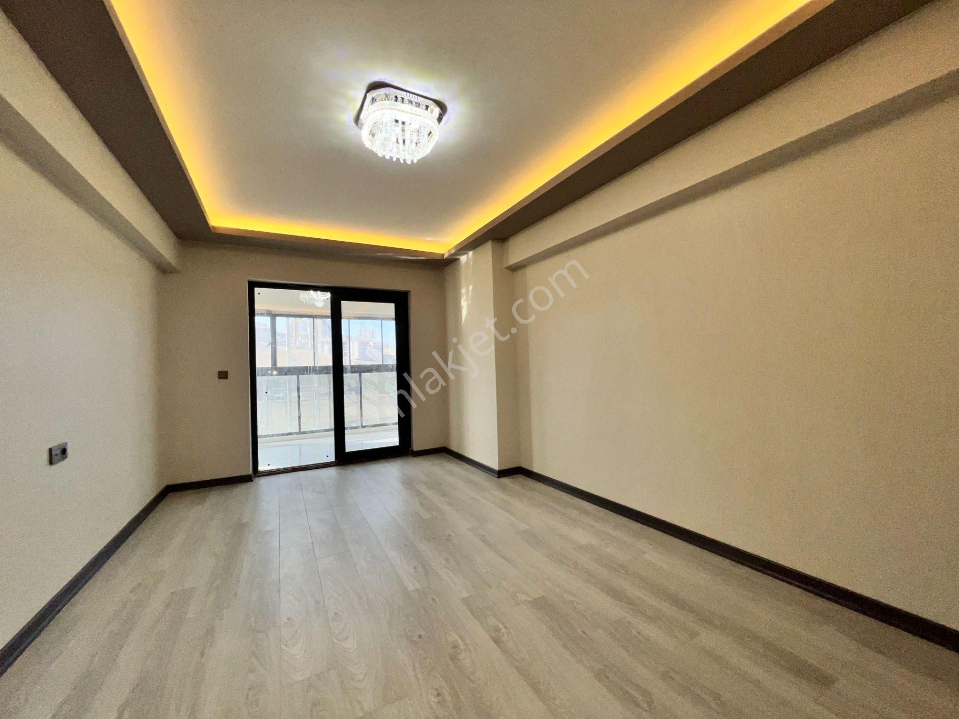 Ufuk Kılıç Emlak'tan Modern Şık Tasarımıyla Lüks Site İçerisinde 4+1 Daire - Görsel 13