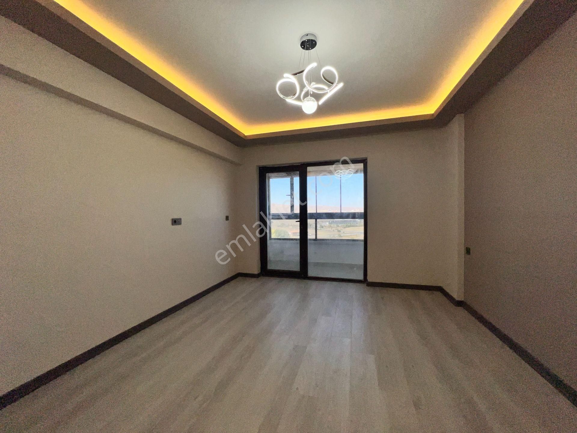 Ufuk Kılıç Emlak'tan Modern Şık Tasarımıyla Lüks Site İçerisinde 4+1 Daire - Görsel 22