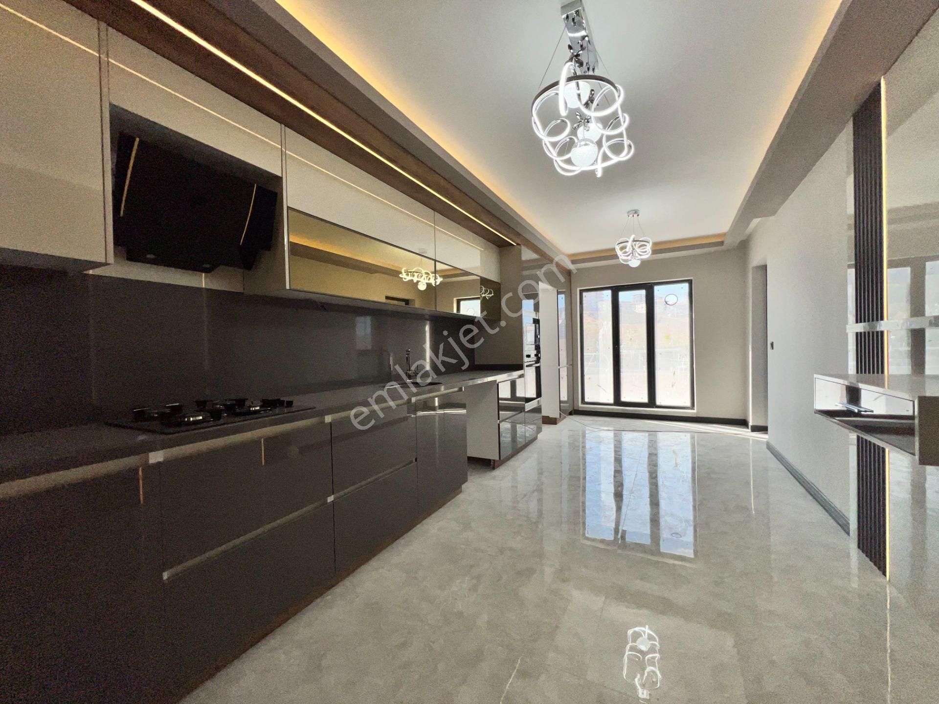 Ufuk Kılıç Emlak'tan Modern Şık Tasarımıyla Lüks Site İçerisinde 4+1 Daire - Görsel 3