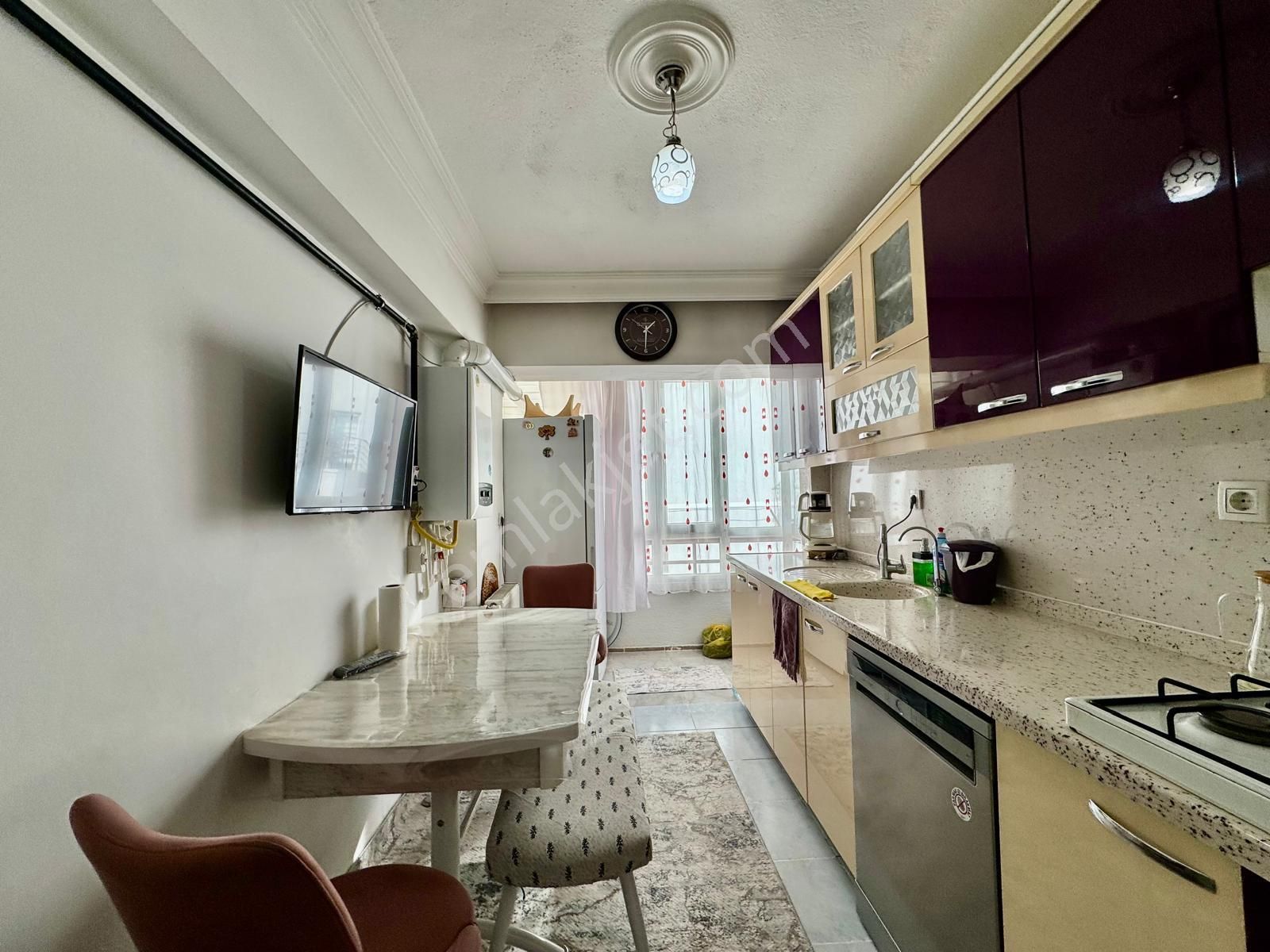 Ufuk Kılıç Emlak'tan Merkezde Full Yapılı Orta Kat G.cephe 3+1 Daire - Görsel 2