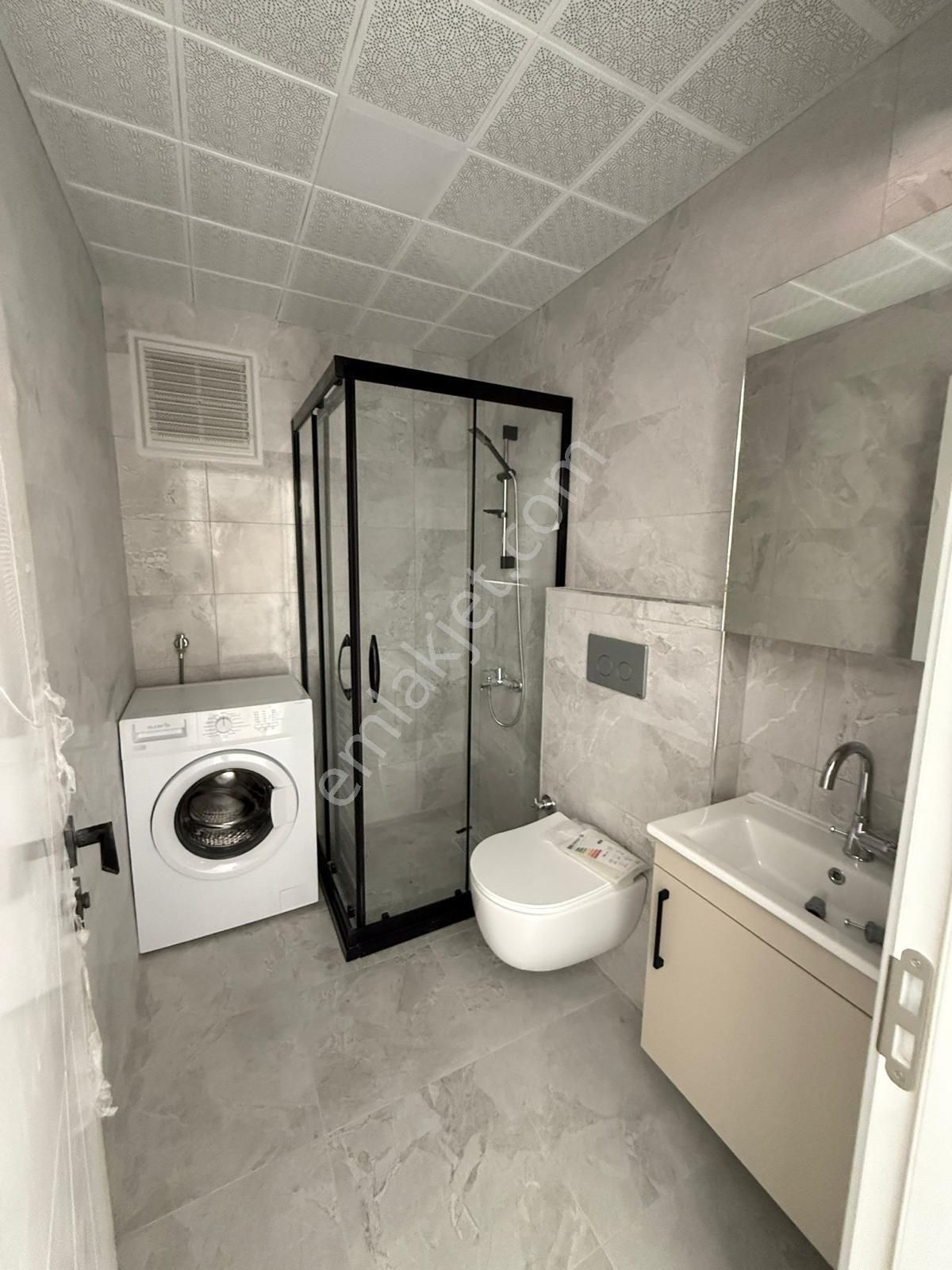 Krc'den Eşref Akıncı Kışlasına Yakın Eşyalı 1+1 Satılık Daire - Görsel 5