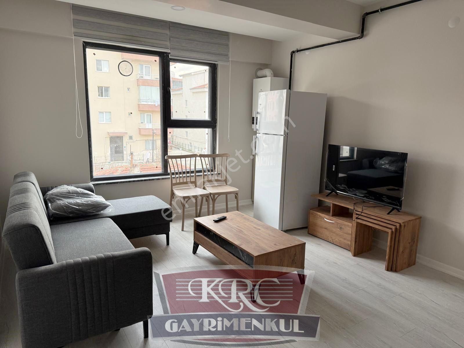 Krc'den Eşref Akıncı Kışlasına Yakın Eşyalı 1+1 Satılık Daire