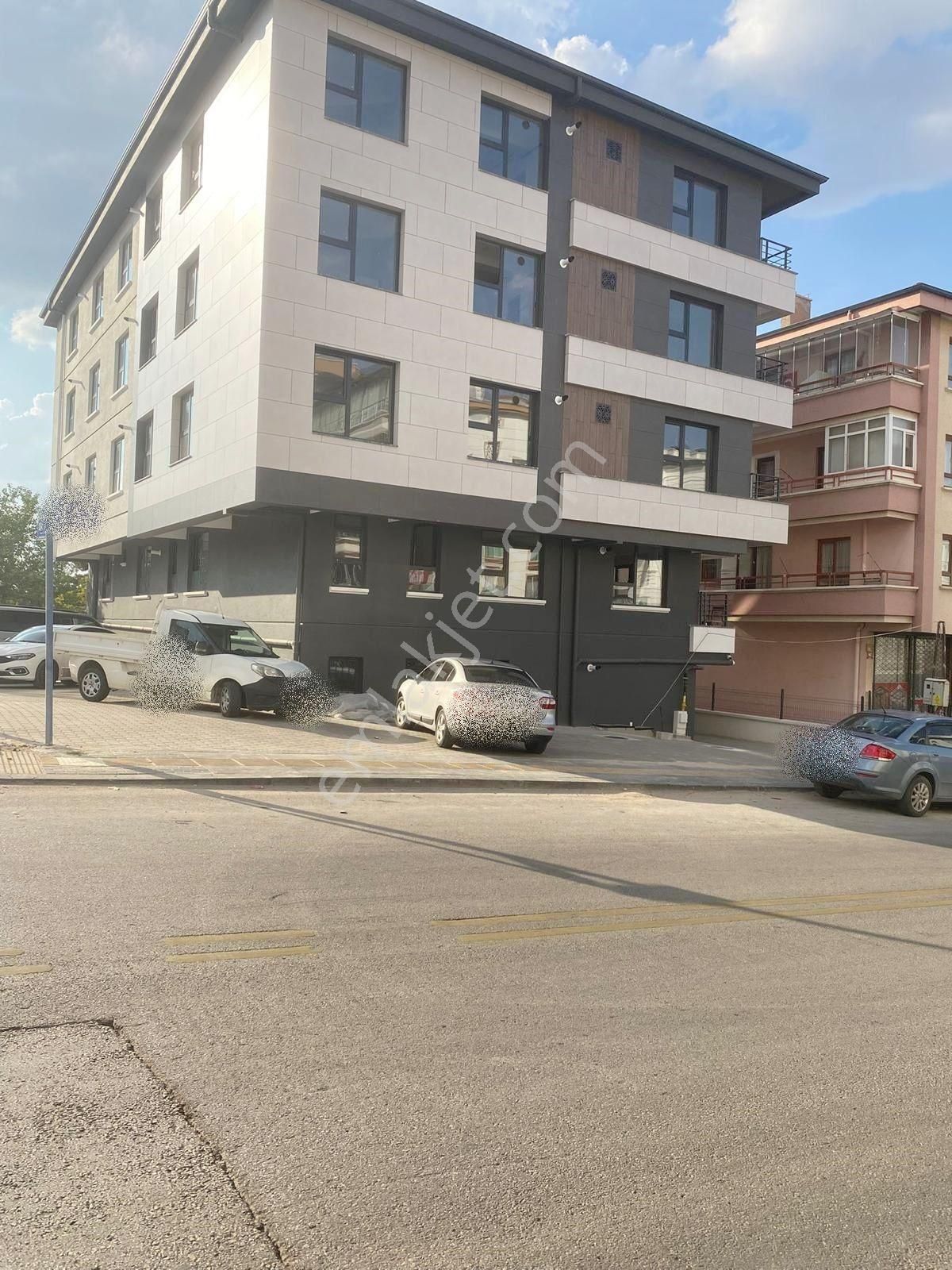 Krc'den Eşref Akıncı Kışlasına Yakın Eşyalı 1+1 Satılık Daire - Görsel 7