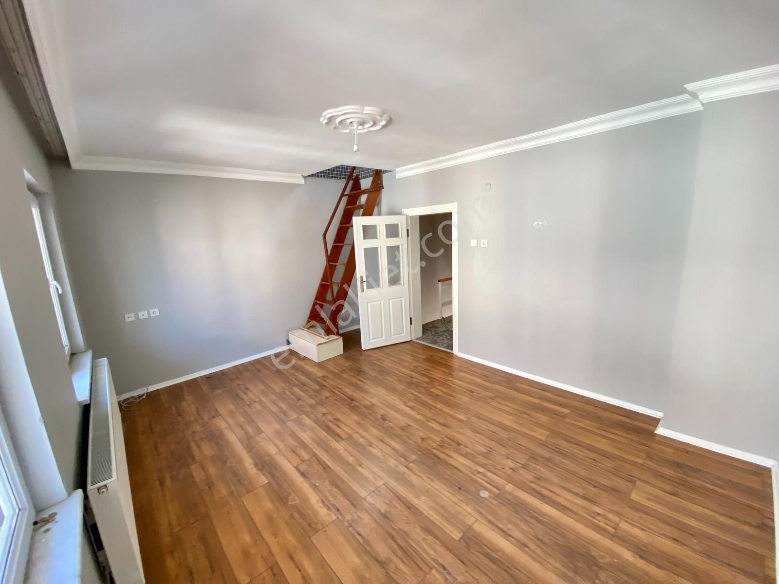 Verandalı,teraslı,şömineli,hobi Bahçeli 4+1 Kiralık Müstakil Ev - Görsel 32