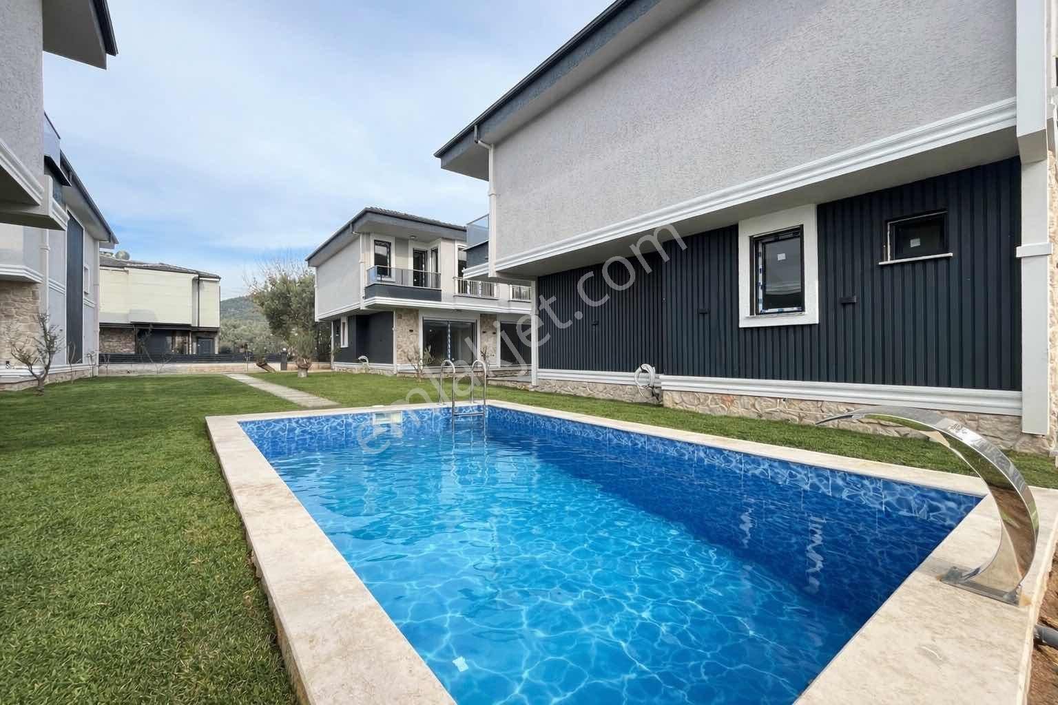 Gürsoy^dan K.kuyuda Denize 150 Metre 3+1 Havuzlu Villa