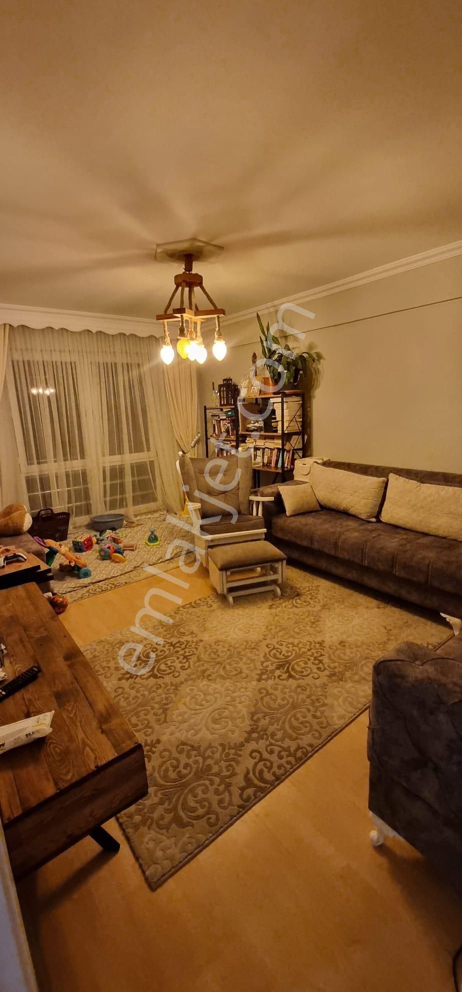 Akademi Emlak'tan Çamlıca'da Ara Kat 2+1 Satılık Daire - Görsel 2