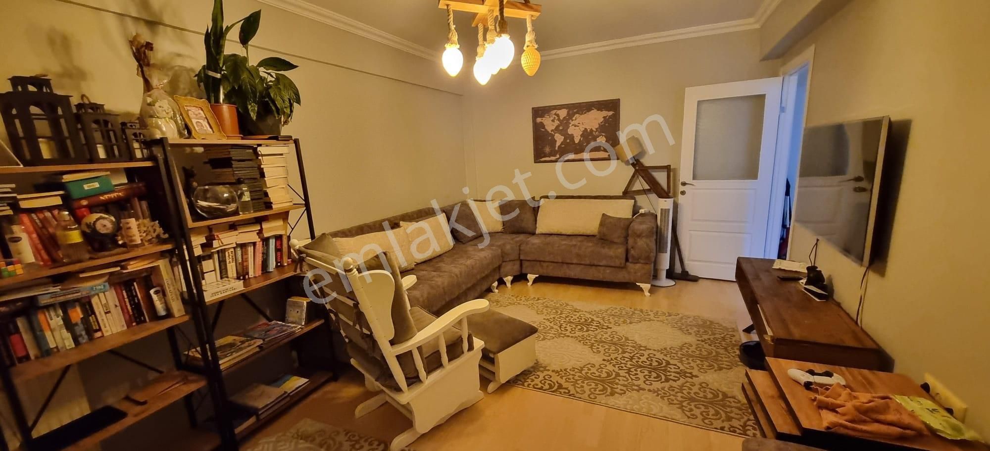 Akademi Emlak'tan Çamlıca'da Ara Kat 2+1 Satılık Daire