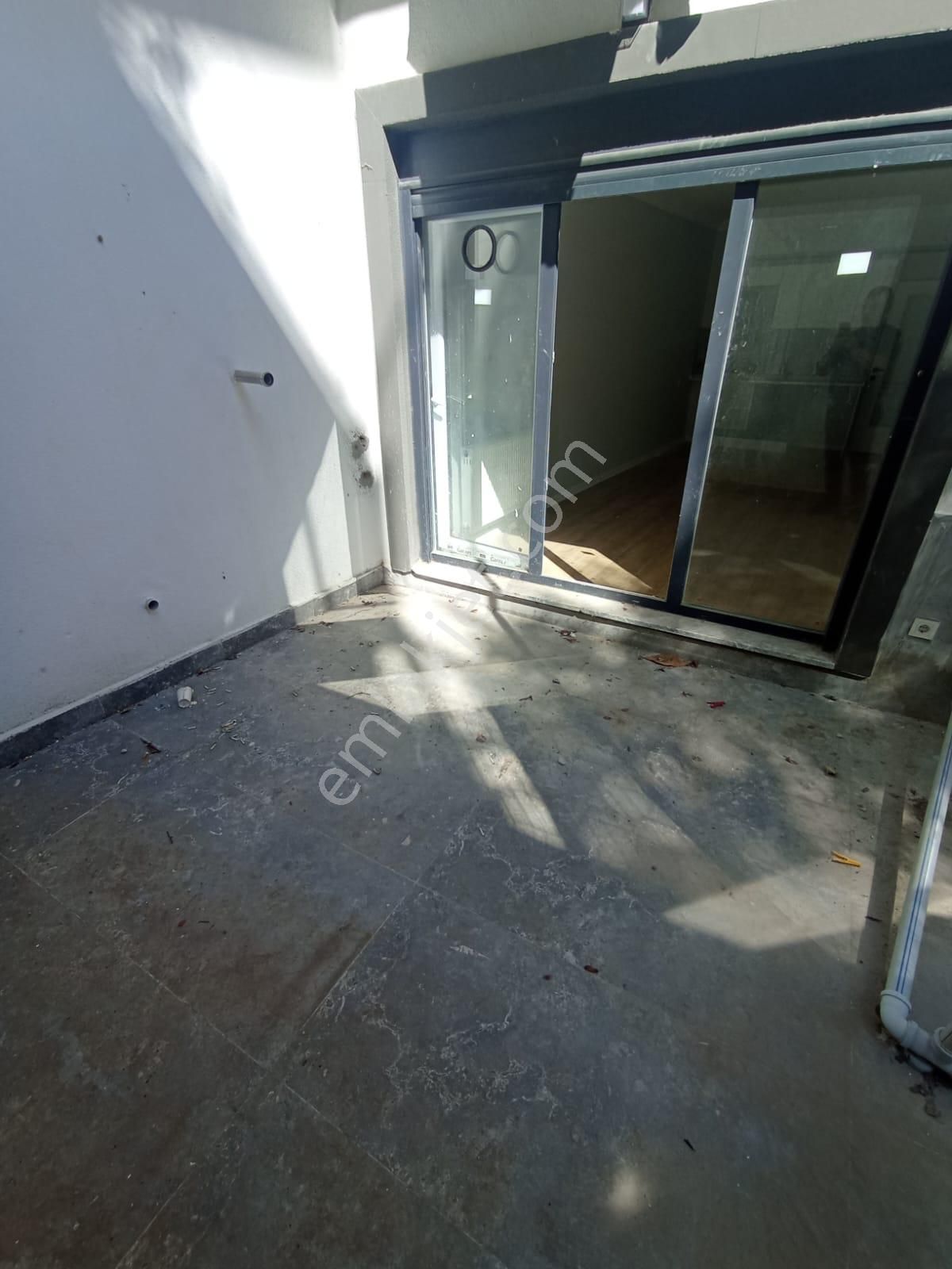 Kaçmaz'dan Sıfır Muhteşem Bahçe Teraslı Otoparklı 2+1 - Görsel 11