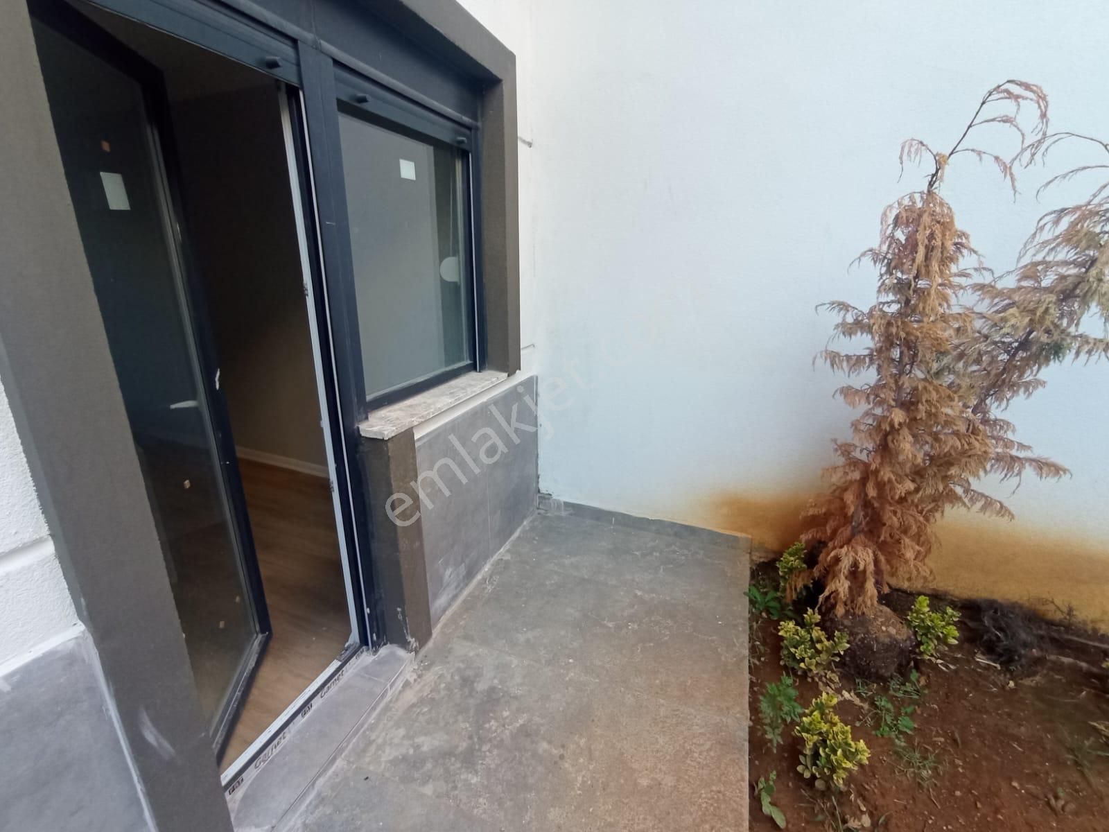 Kaçmaz'dan Sıfır Muhteşem Bahçe Teraslı Otoparklı 2+1 - Görsel 15