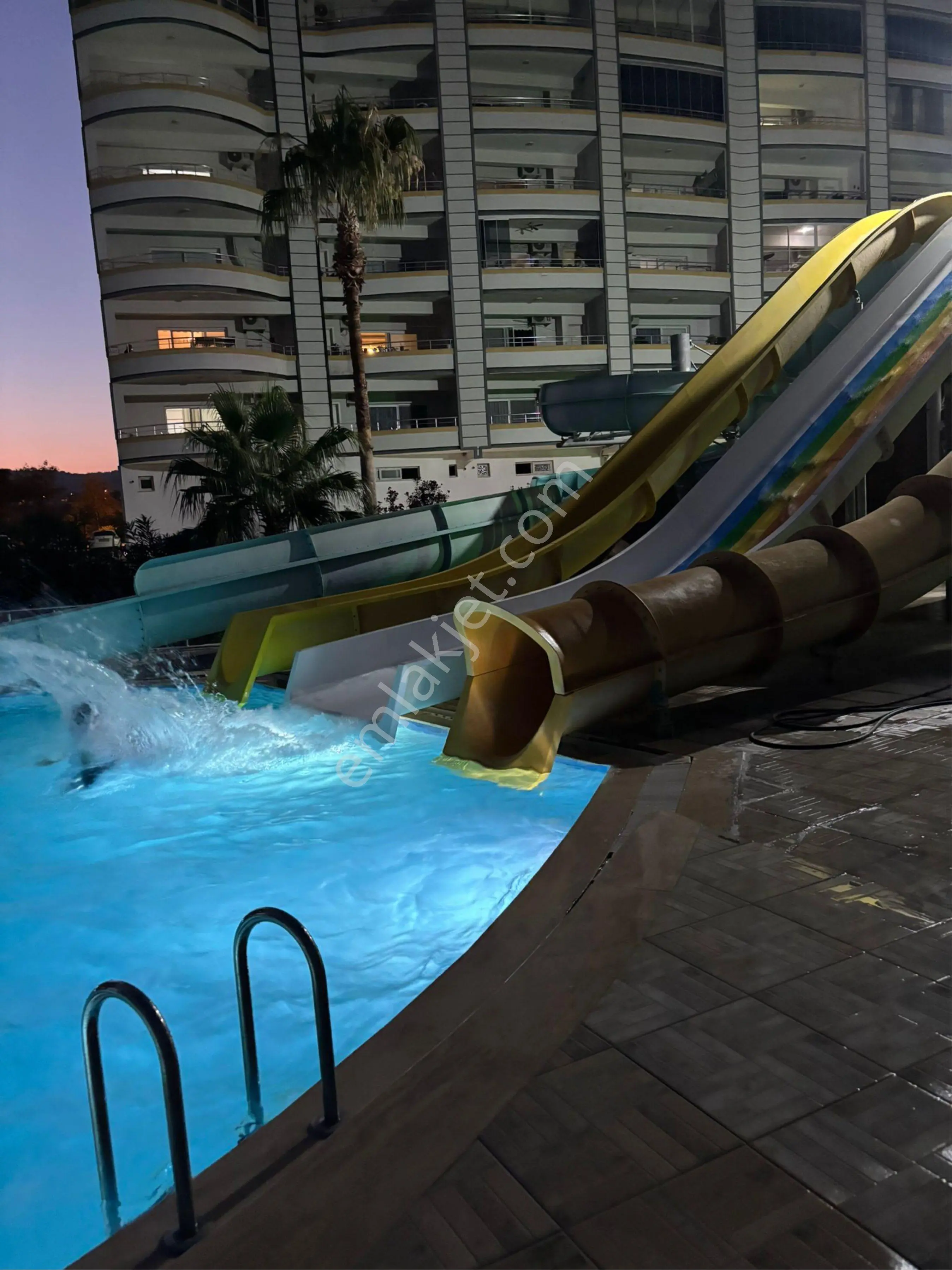 Susanoğlu Aqua Parklı Denize Yürüme Mesafesinde Satılık 2+1