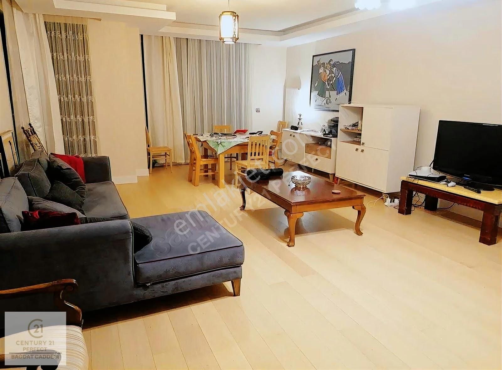 Fenerbahçe'nın En Güzel Sokagında Yenı Büyük M2 Havuzlu 3 + 1