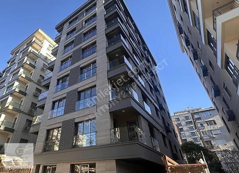 Caddebostan Ömerpaşa Bağdat Caddesine Yakın Balkonlu Satılık 3+1