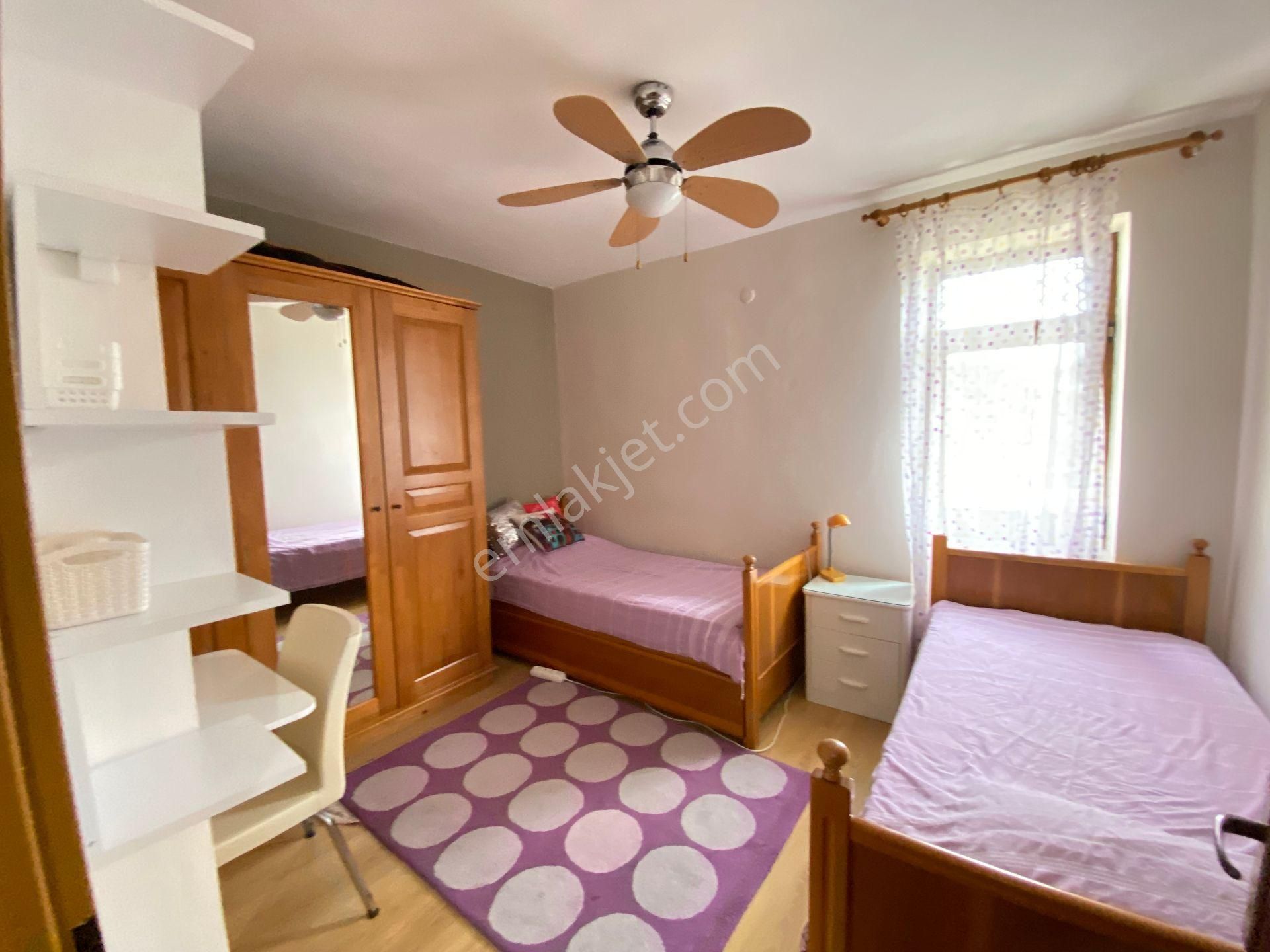 Ürkmez De Full Eşyalı Denize Sıfır Siteiçinde Satılık 3+1 Villa - Görsel 28