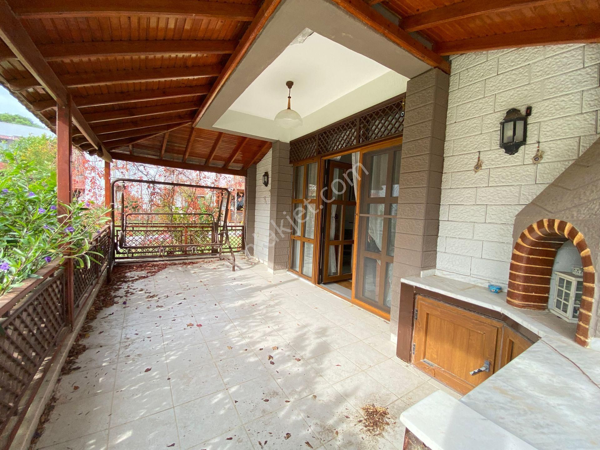 Ürkmez De Full Eşyalı Denize Sıfır Siteiçinde Satılık 3+1 Villa - Görsel 8