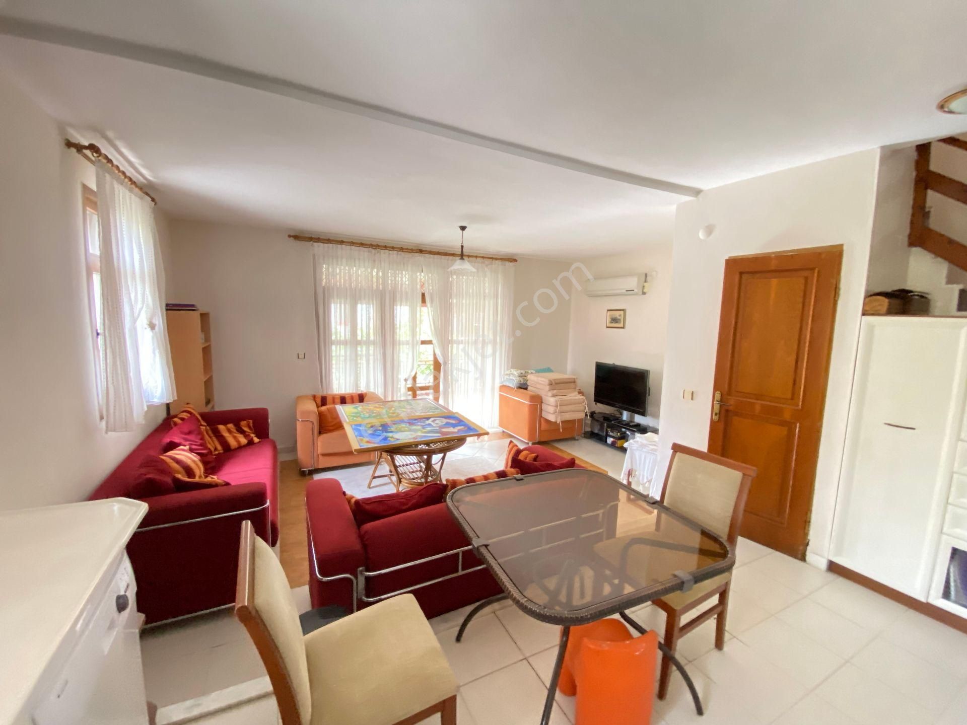 Ürkmez De Full Eşyalı Denize Sıfır Siteiçinde Satılık 3+1 Villa - Görsel 13