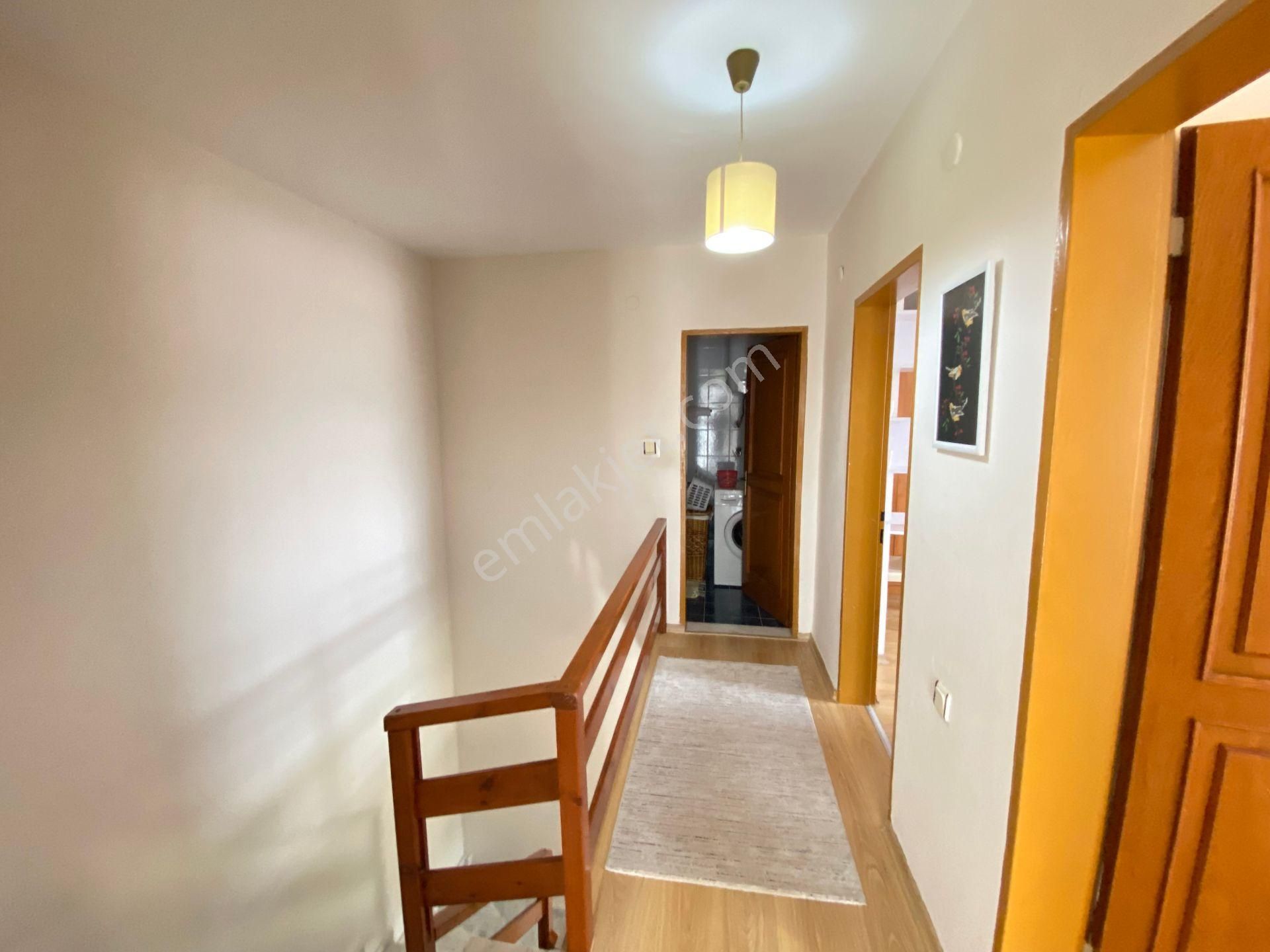 Ürkmez De Full Eşyalı Denize Sıfır Siteiçinde Satılık 3+1 Villa - Görsel 20