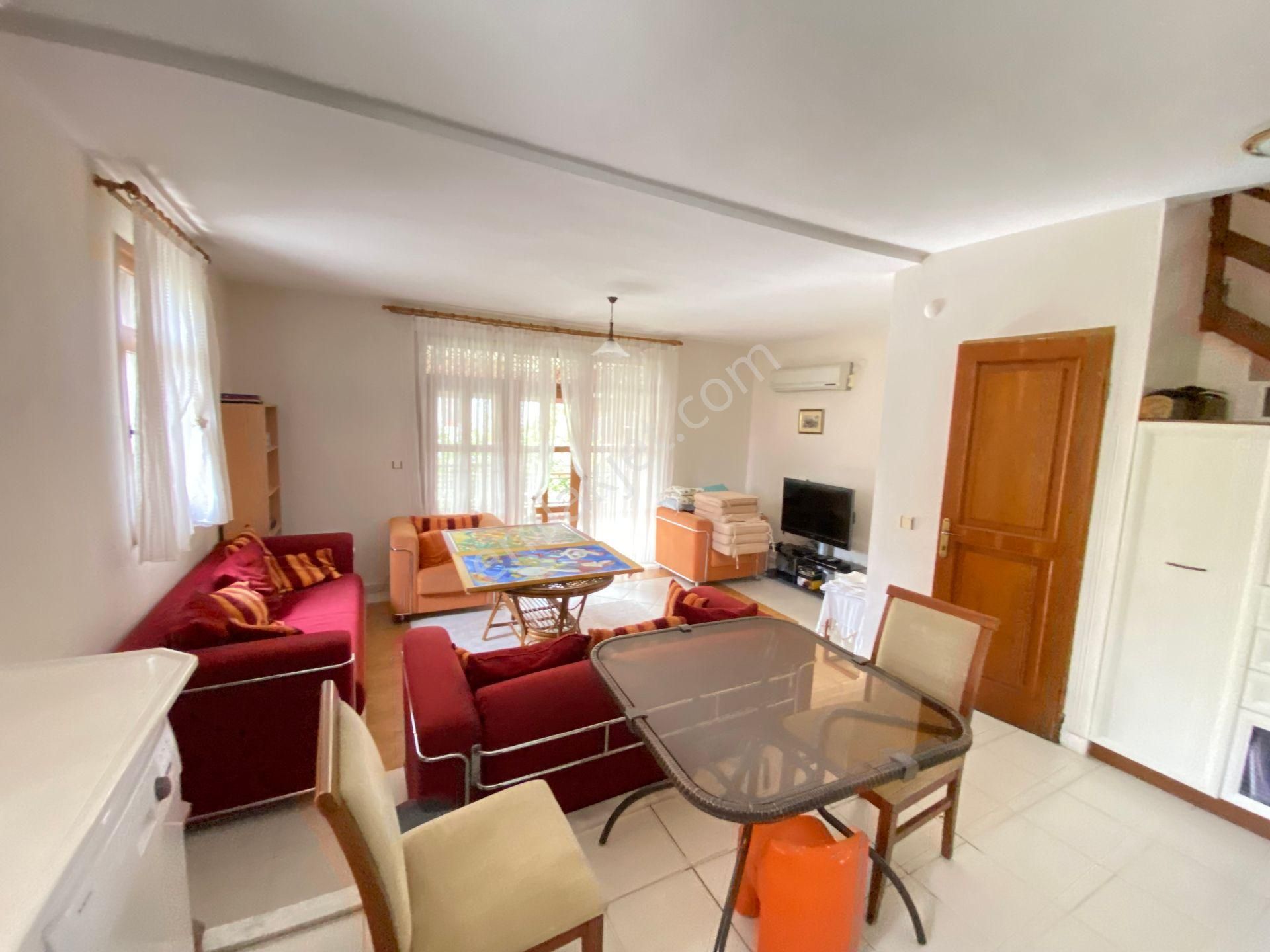 Ürkmez De Full Eşyalı Denize Sıfır Siteiçinde Satılık 3+1 Villa - Görsel 11