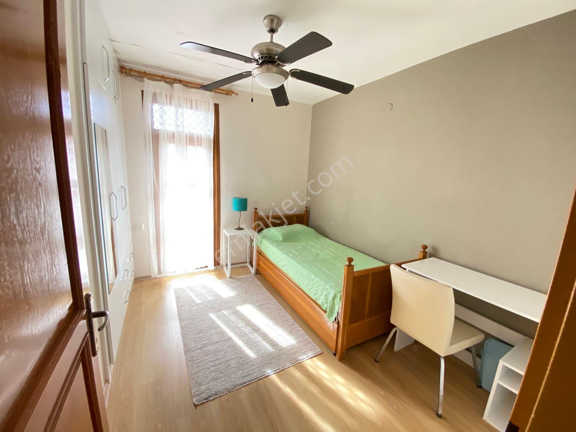 Ürkmez De Full Eşyalı Denize Sıfır Siteiçinde Satılık 3+1 Villa - Görsel 23