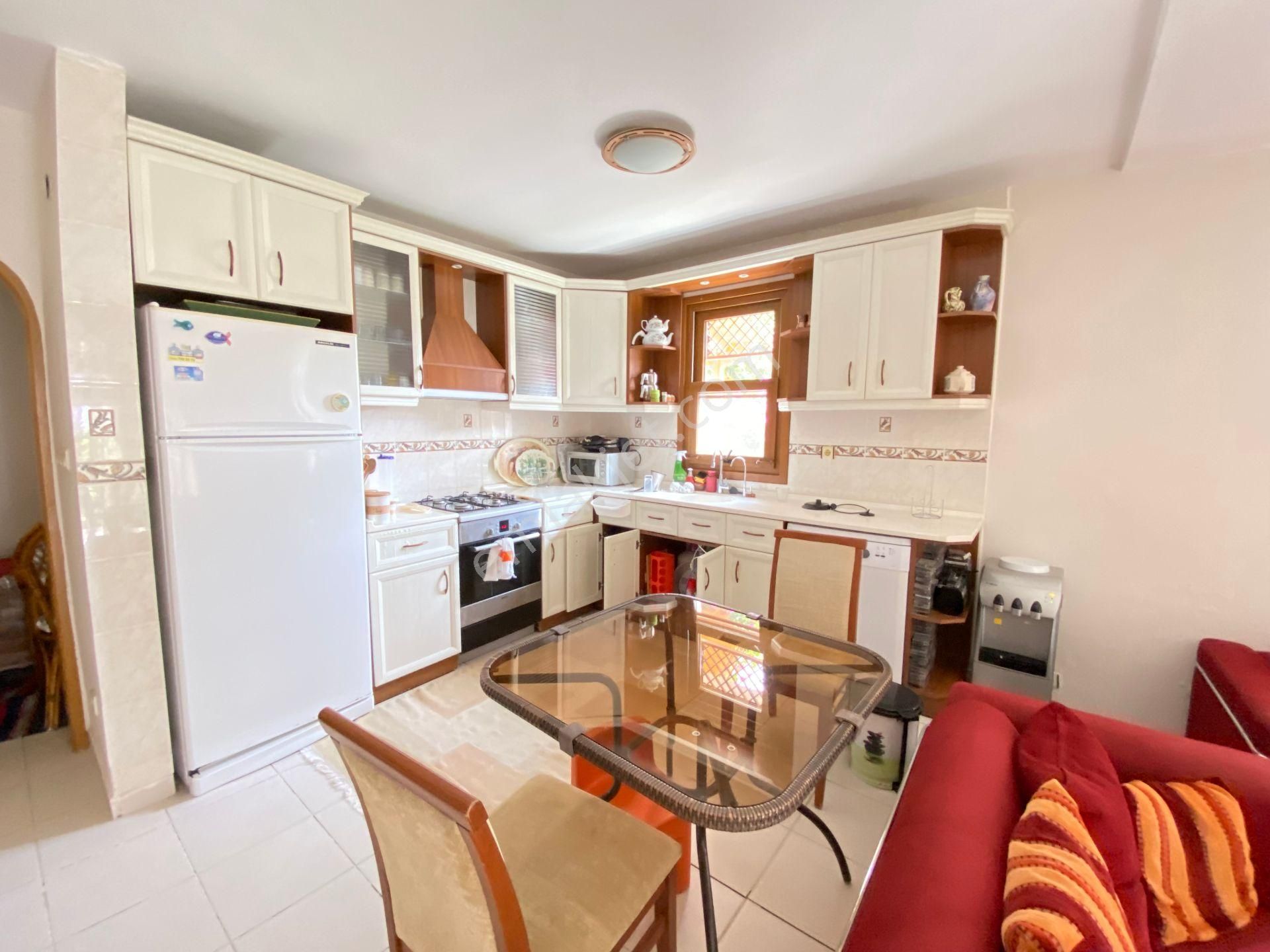 Ürkmez De Full Eşyalı Denize Sıfır Siteiçinde Satılık 3+1 Villa - Görsel 15