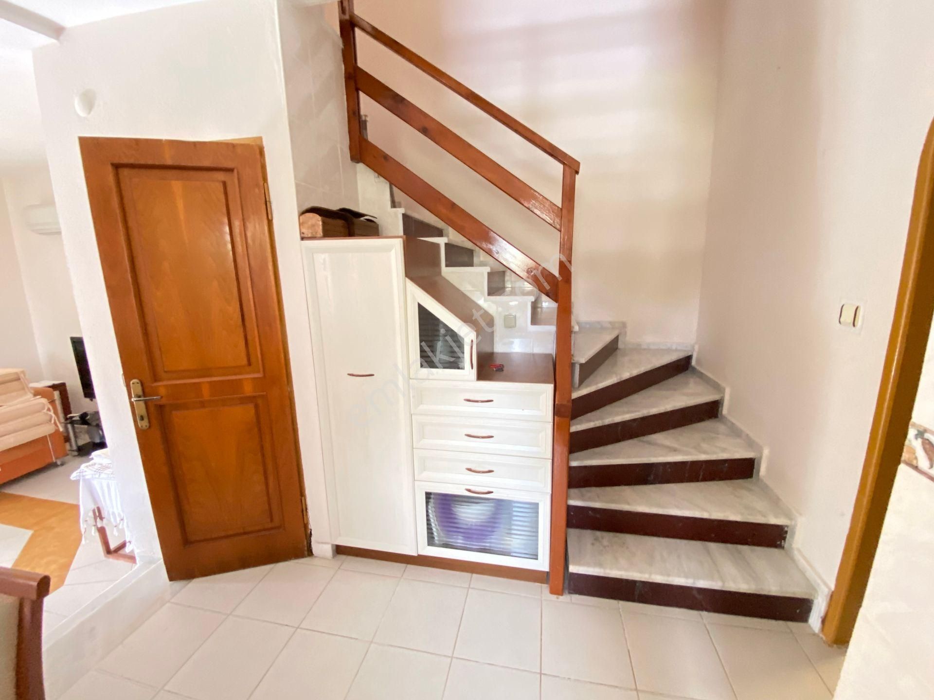 Ürkmez De Full Eşyalı Denize Sıfır Siteiçinde Satılık 3+1 Villa - Görsel 19