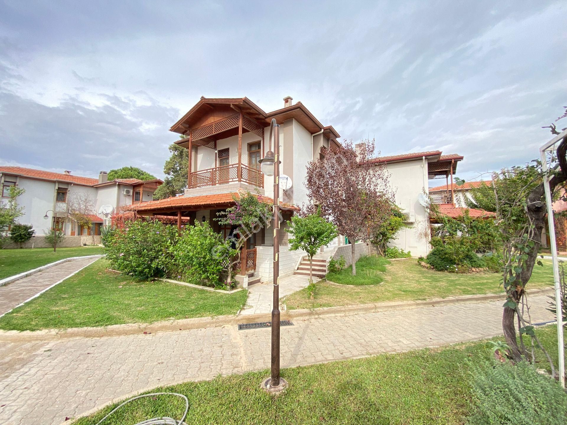Ürkmez De Full Eşyalı Denize Sıfır Siteiçinde Satılık 3+1 Villa - Görsel 4