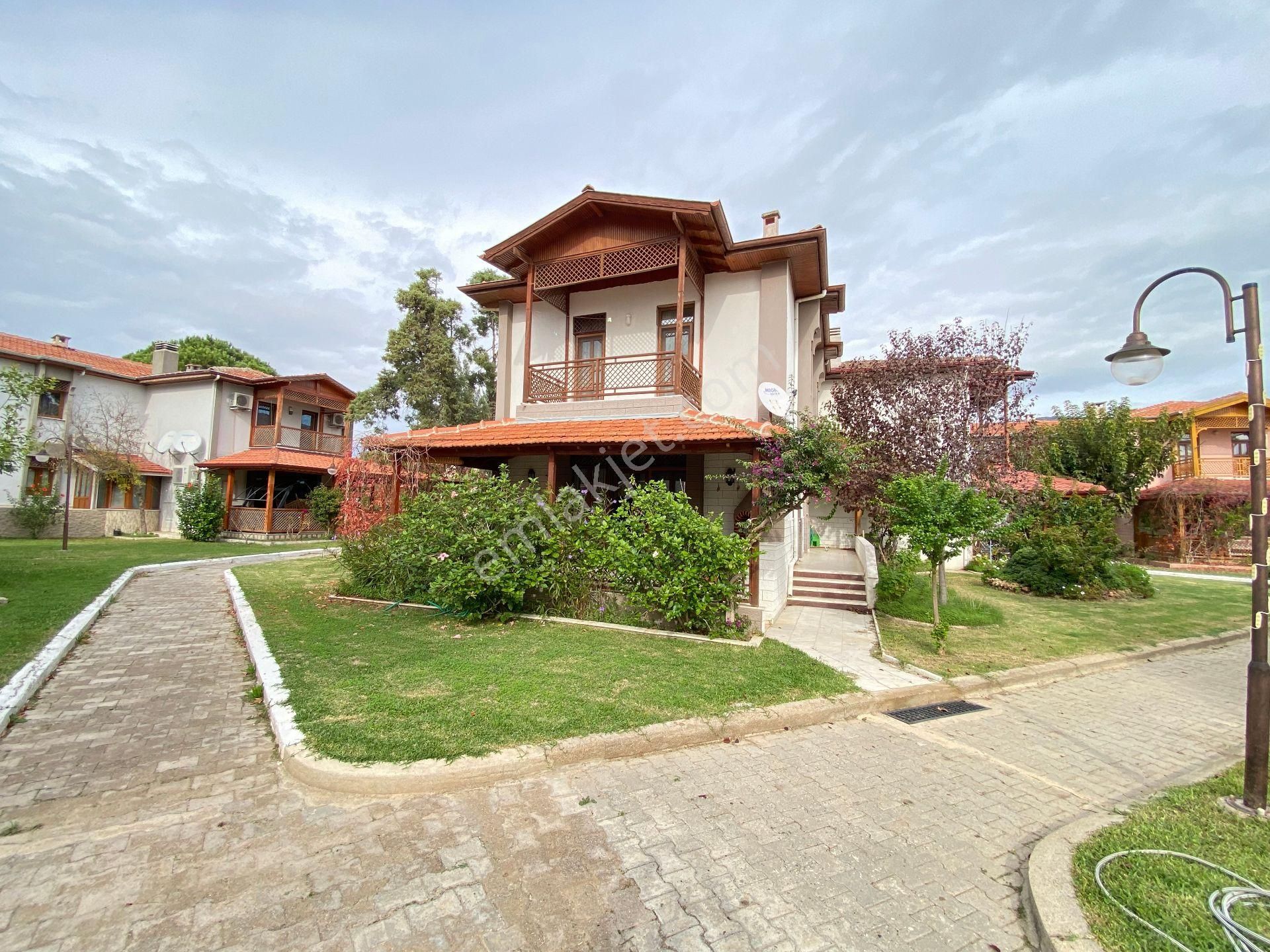 Ürkmez De Full Eşyalı Denize Sıfır Siteiçinde Satılık 3+1 Villa - Görsel 2