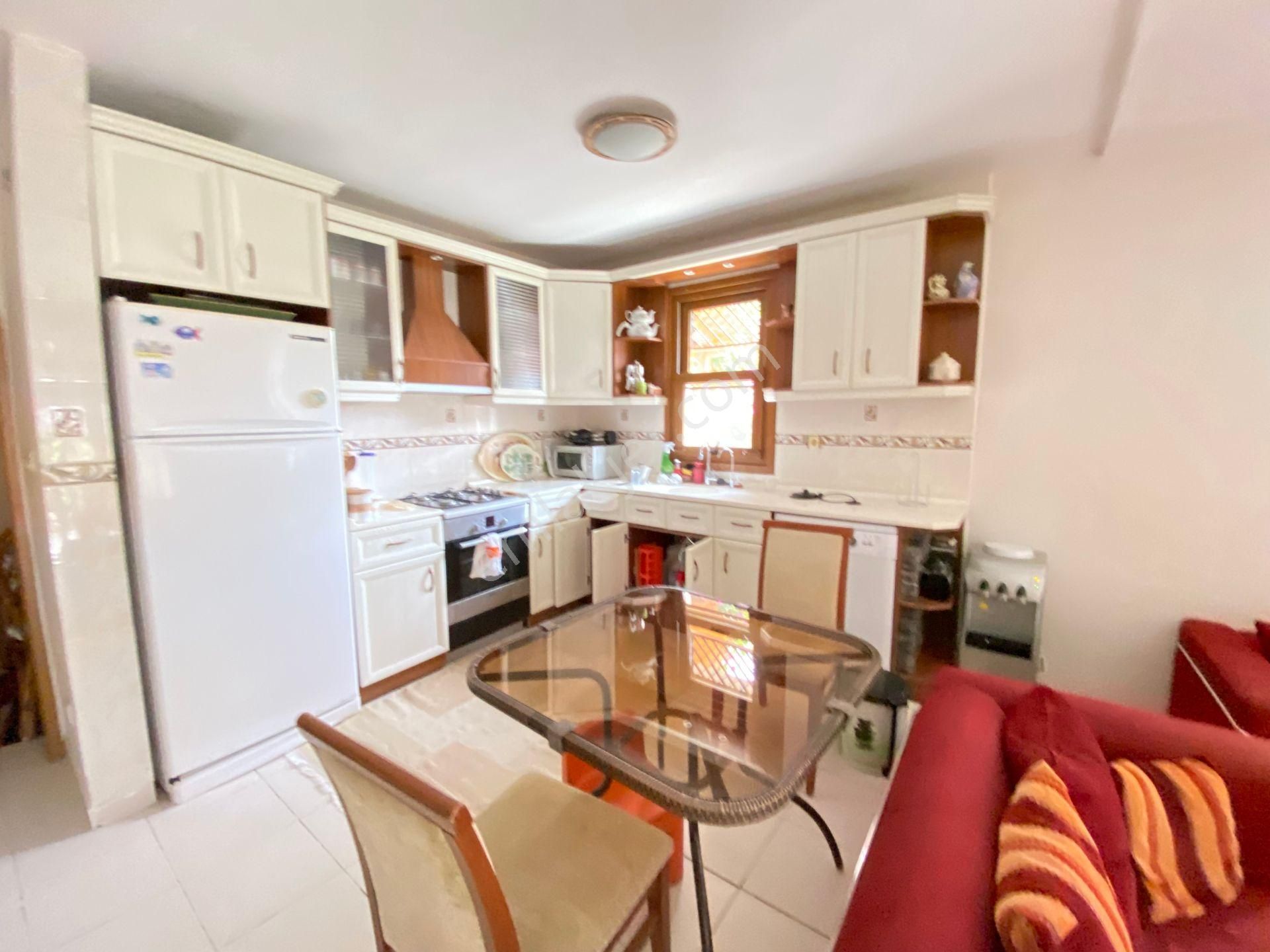 Ürkmez De Full Eşyalı Denize Sıfır Siteiçinde Satılık 3+1 Villa - Görsel 16