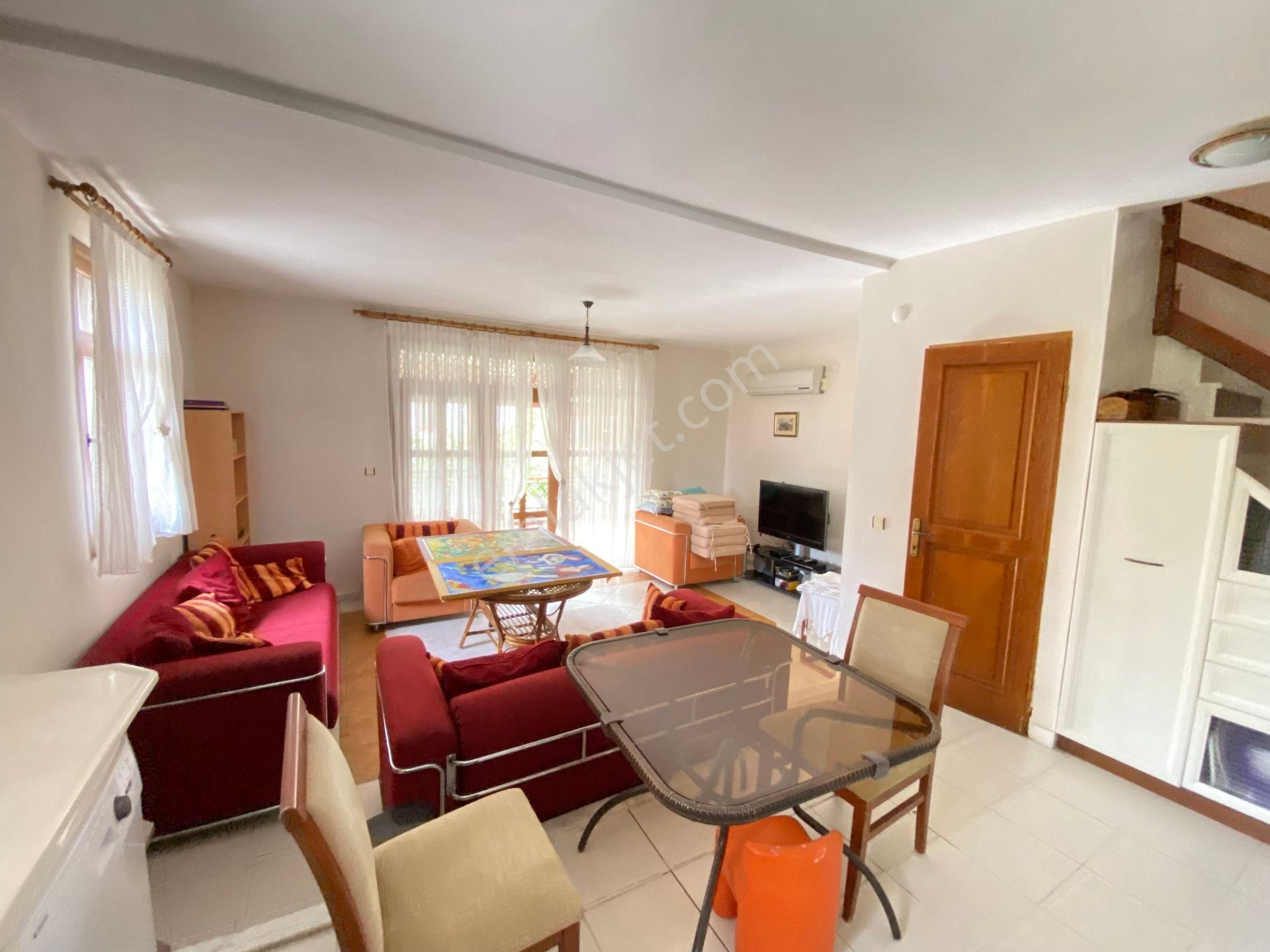 Ürkmez De Full Eşyalı Denize Sıfır Siteiçinde Satılık 3+1 Villa - Görsel 12