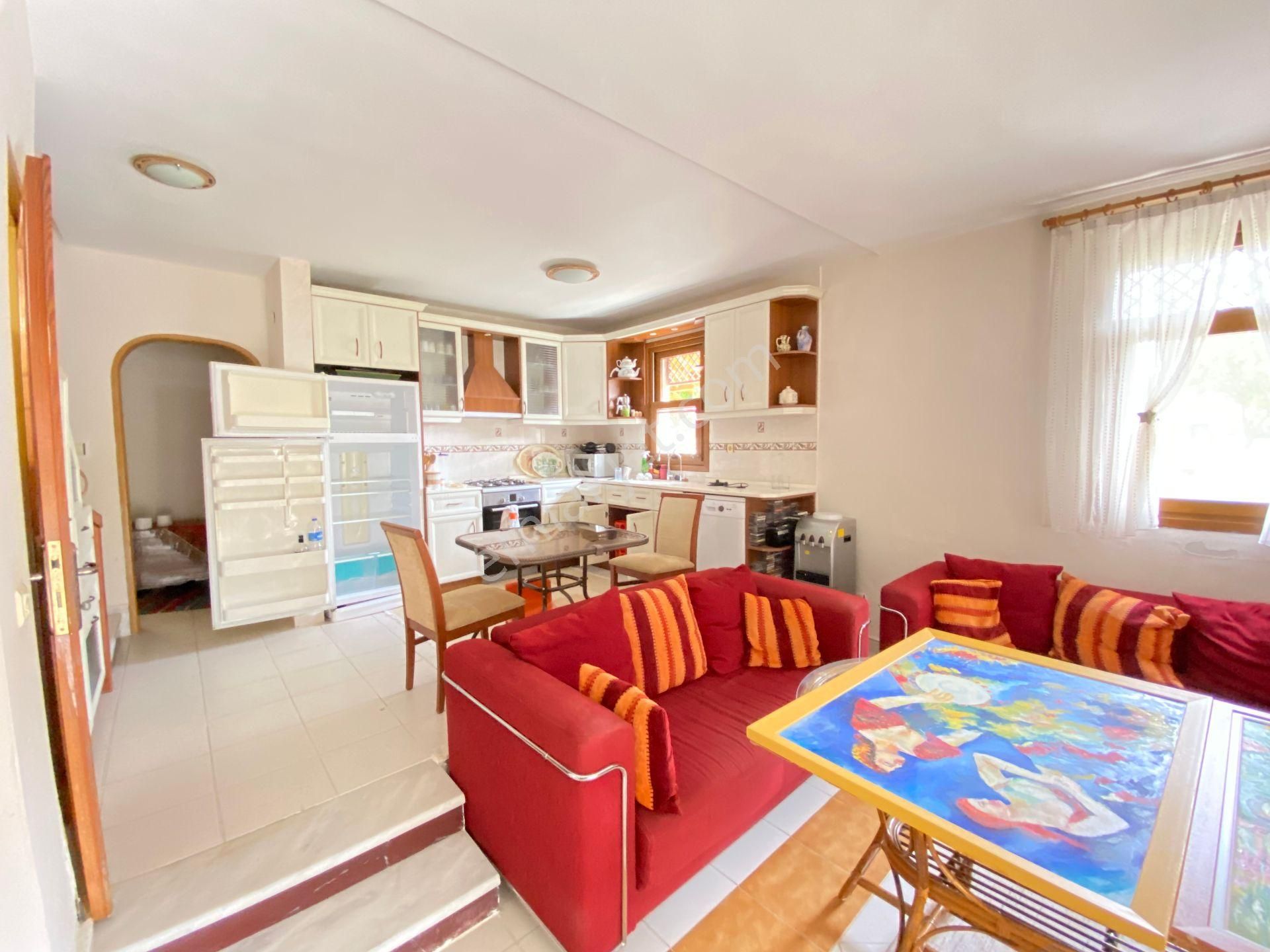 Ürkmez De Full Eşyalı Denize Sıfır Siteiçinde Satılık 3+1 Villa - Görsel 10