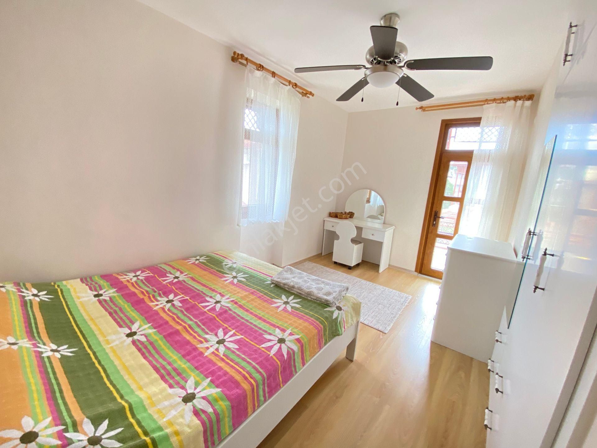 Ürkmez De Full Eşyalı Denize Sıfır Siteiçinde Satılık 3+1 Villa - Görsel 26