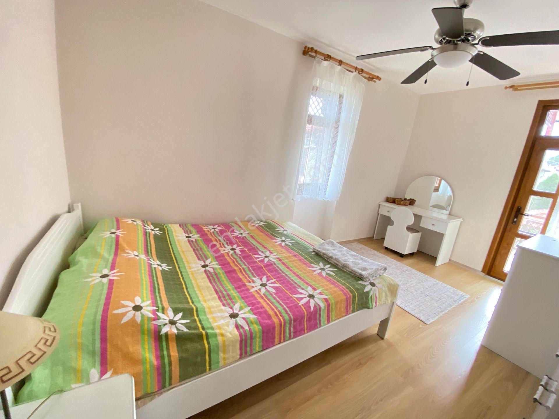 Ürkmez De Full Eşyalı Denize Sıfır Siteiçinde Satılık 3+1 Villa - Görsel 25