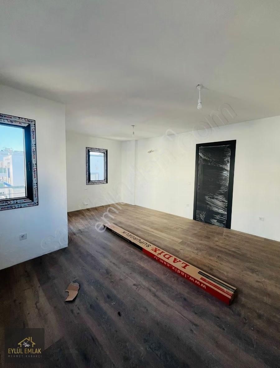 Mumcularda Satılık 2+1 Daire - Görsel 15