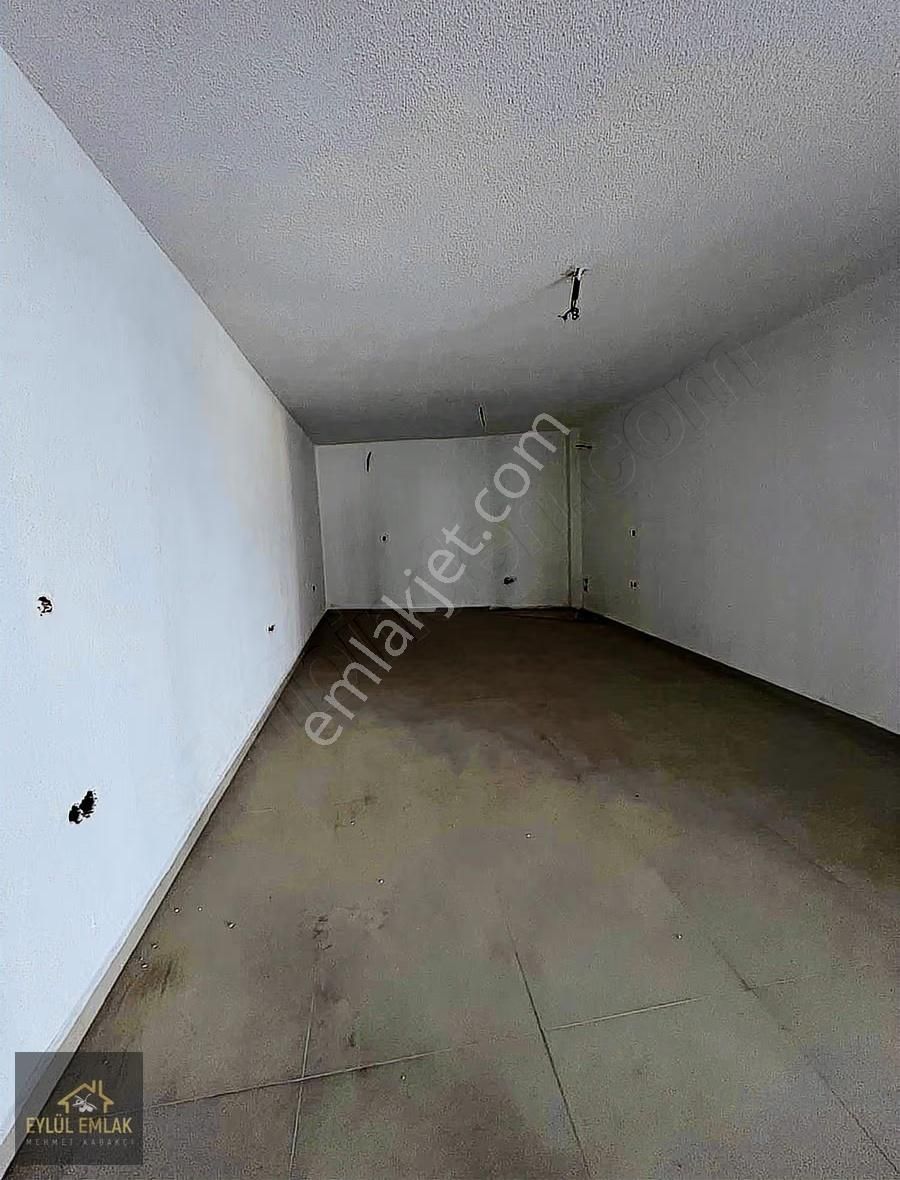 Mumcular Merkez'de Pasaj İçinde Satılık Dükkan - Görsel 3