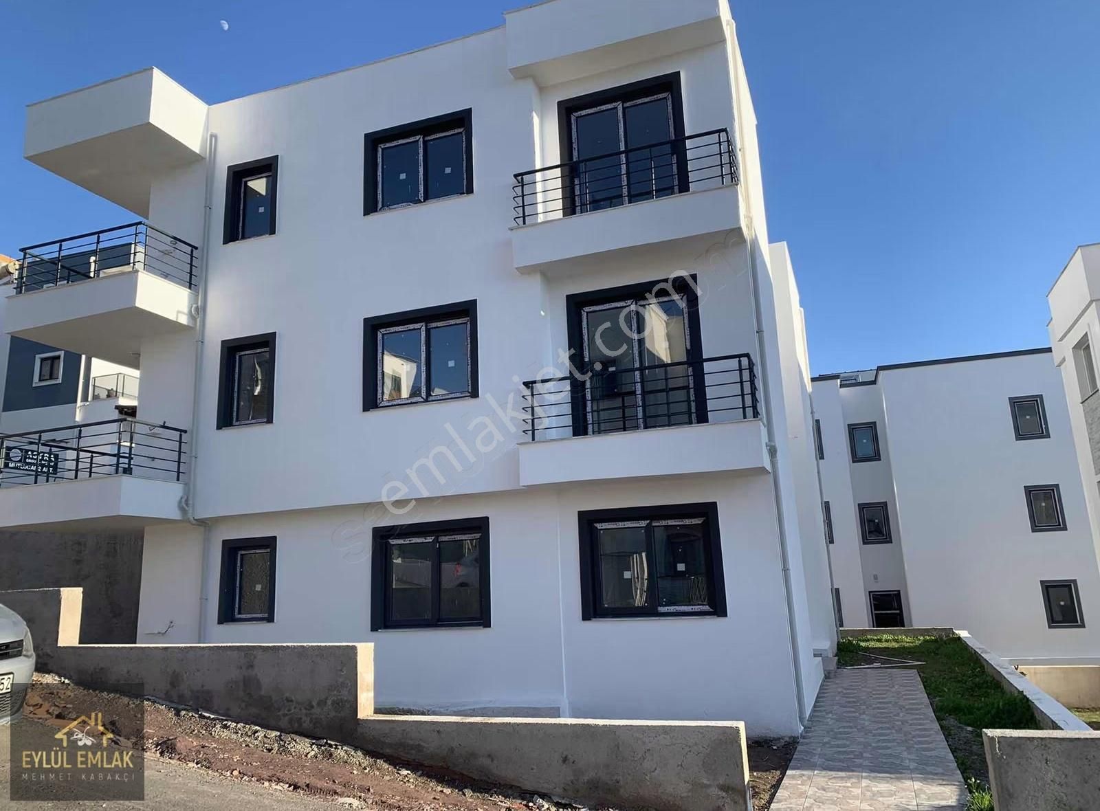 Mumcular Merkezde Satılık 2+1 Daireler