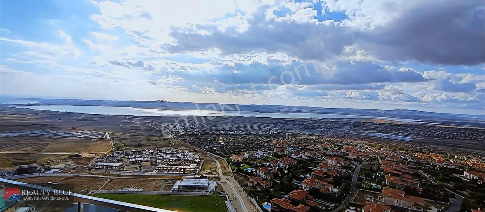 Muhteşem Göl Ve Deniz Manzaralı Satılık Daire