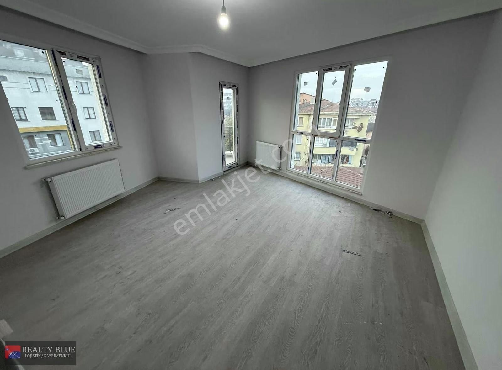 Ahmet Yesevi'de 2+1 Sıfır Cadde Üzeri Daire - Görsel 3