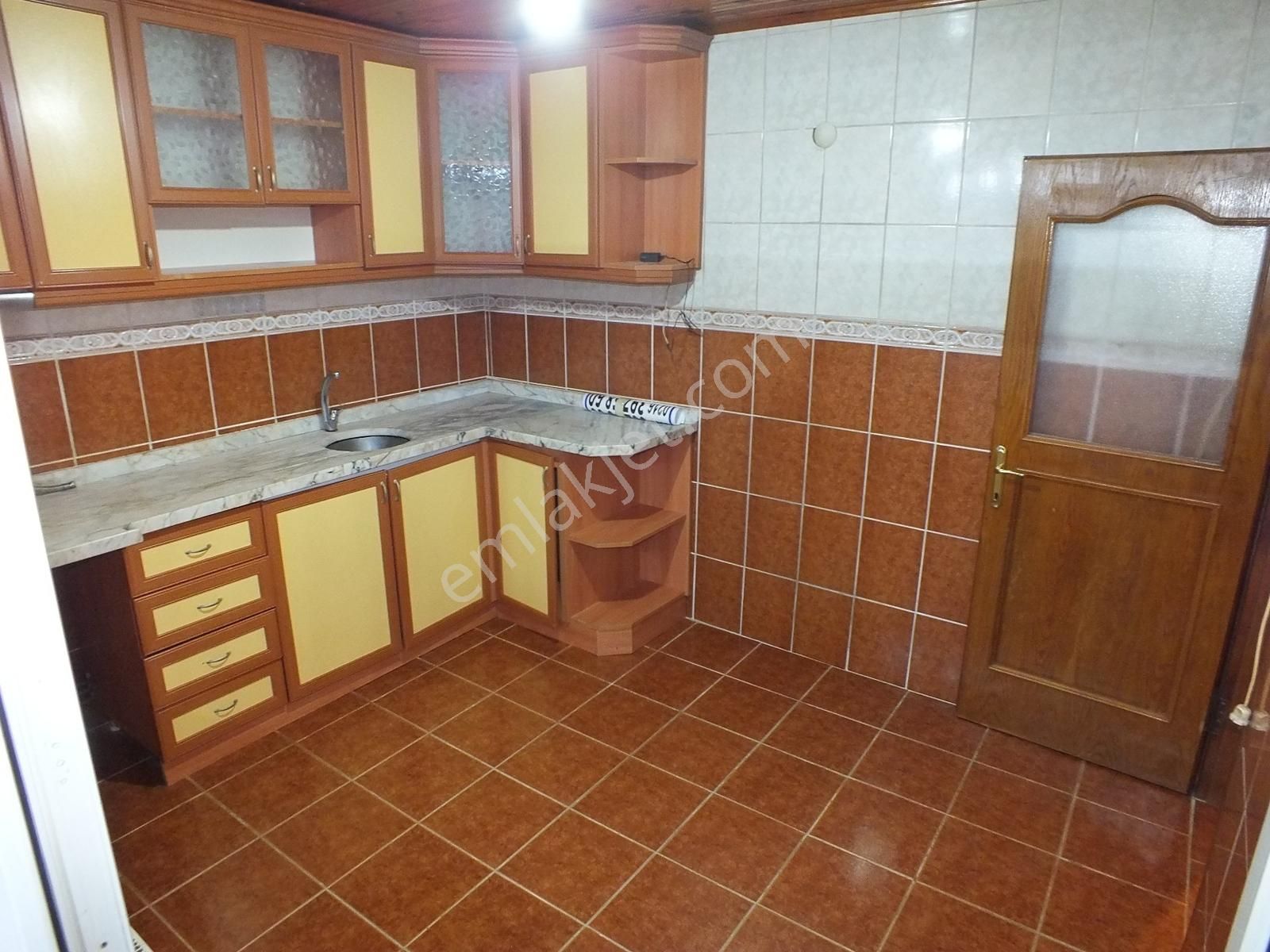 Güllübağlar Mah.2+1 Kiralık 120m2 Çift Teraslı Çatı Katı Daire - Görsel 16