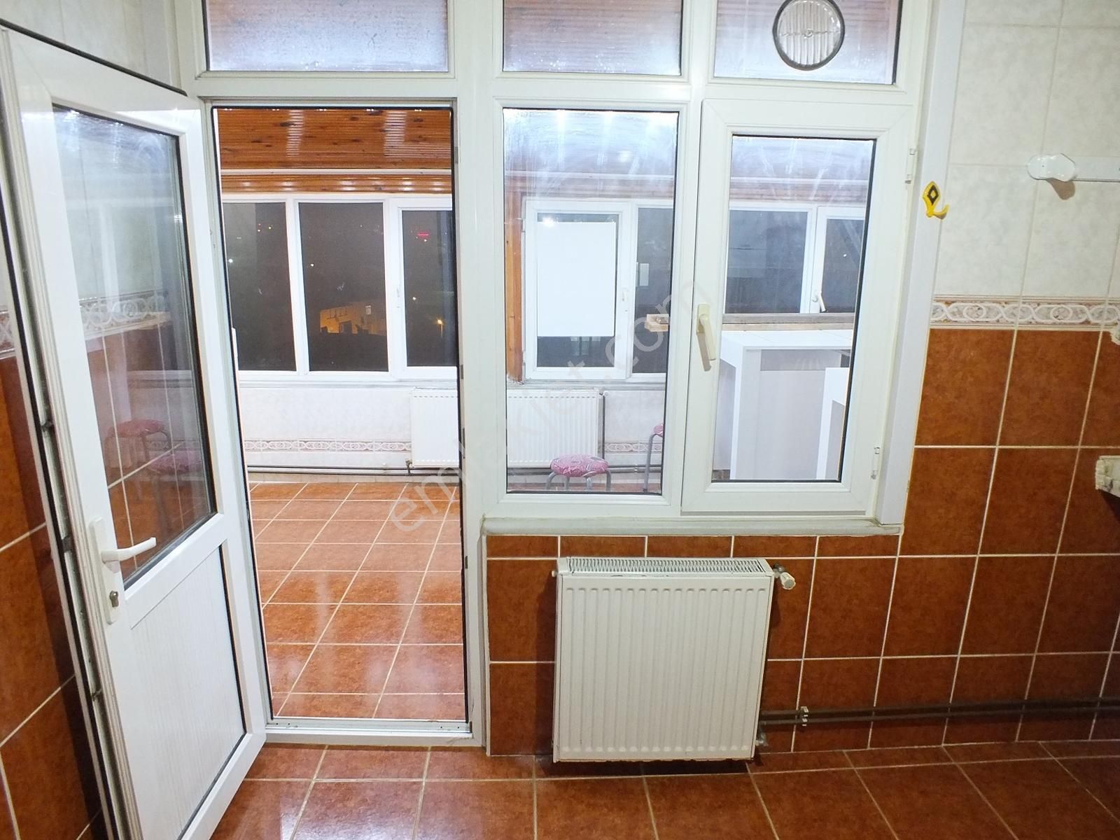 Güllübağlar Mah.2+1 Kiralık 120m2 Çift Teraslı Çatı Katı Daire - Görsel 3