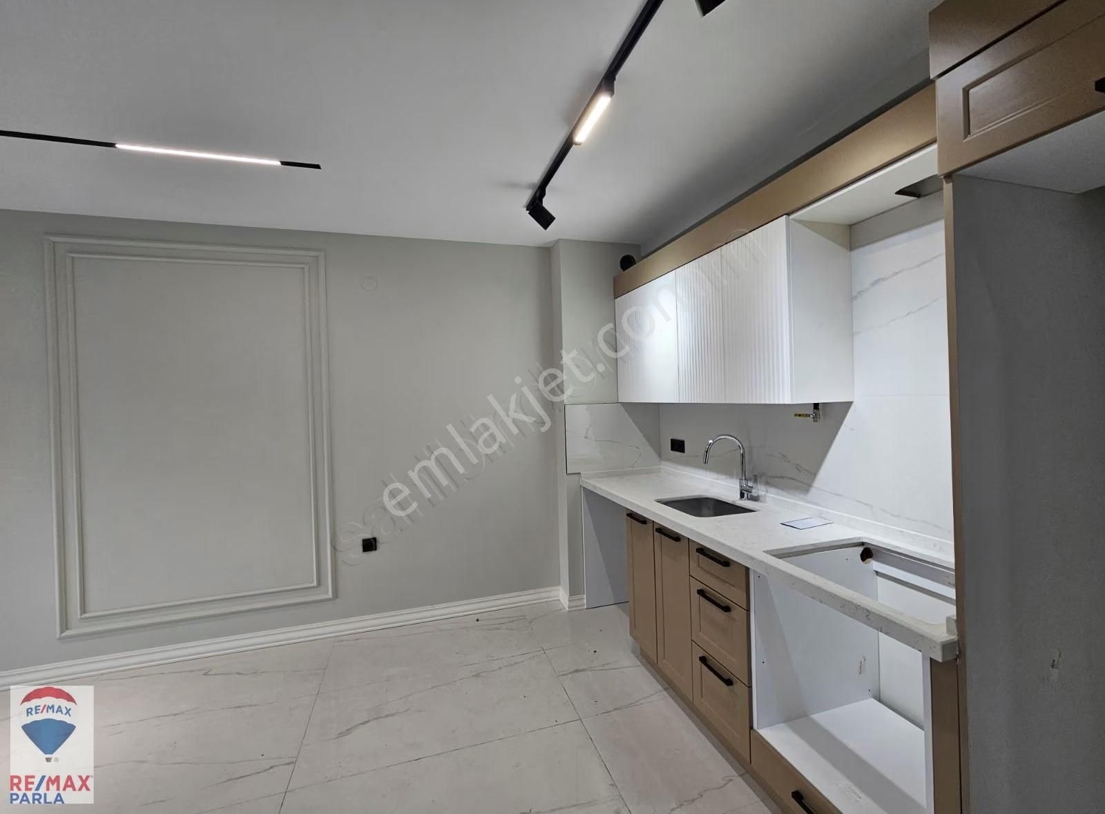 Atakum'da Tramvay Durağına Cephe Lüx 1+1 Ofis - Görsel 7